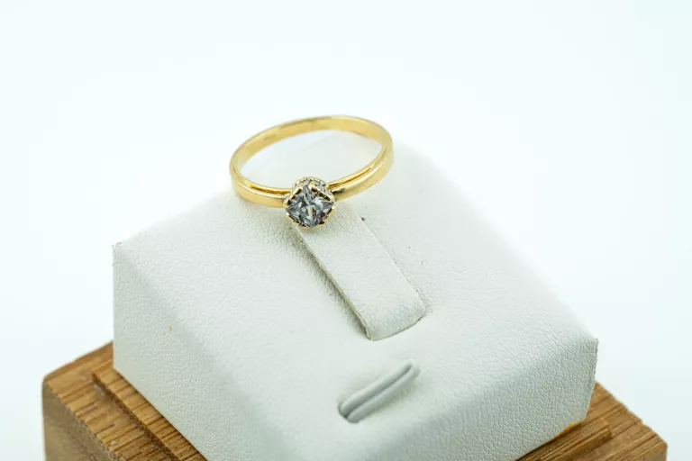 zl635-zloty-elegancki-zareczynowy-pierscionek-585-cyrkonia-14k-r14-193g-material-15835-2