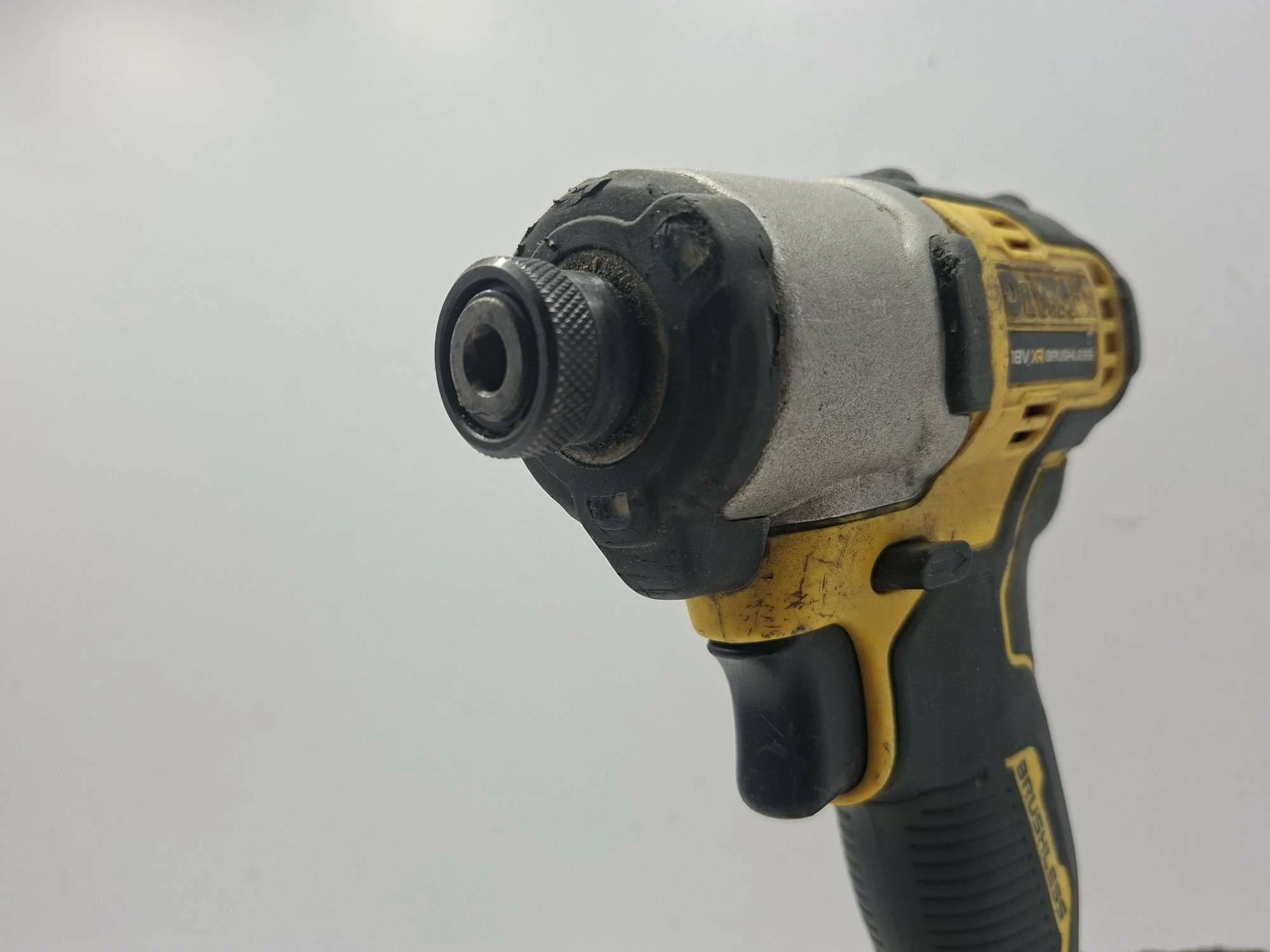 zakretarka-dewalt-dcf-840-maksymalna-srednica-srub-204653-1120010