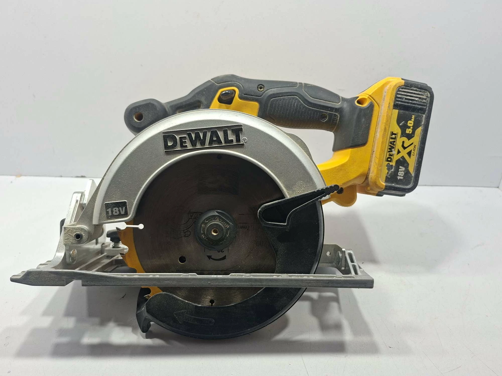 pilarka-tarczowa-dewalt-dcs391n-18-v-165-mm-bielska-45-plock