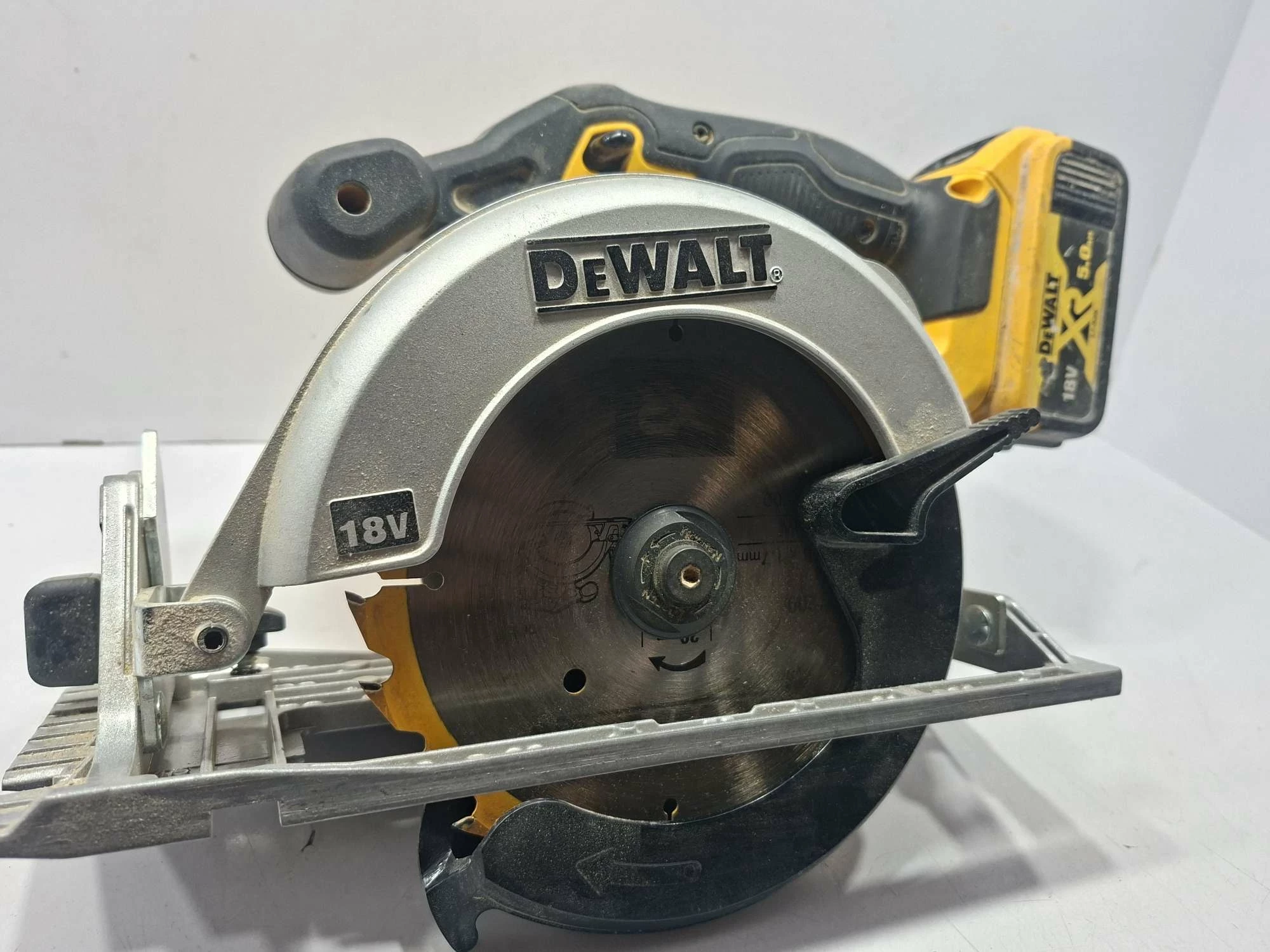 pilarka-tarczowa-dewalt-dcs391n-18-v-165-mm-stan-11323-2