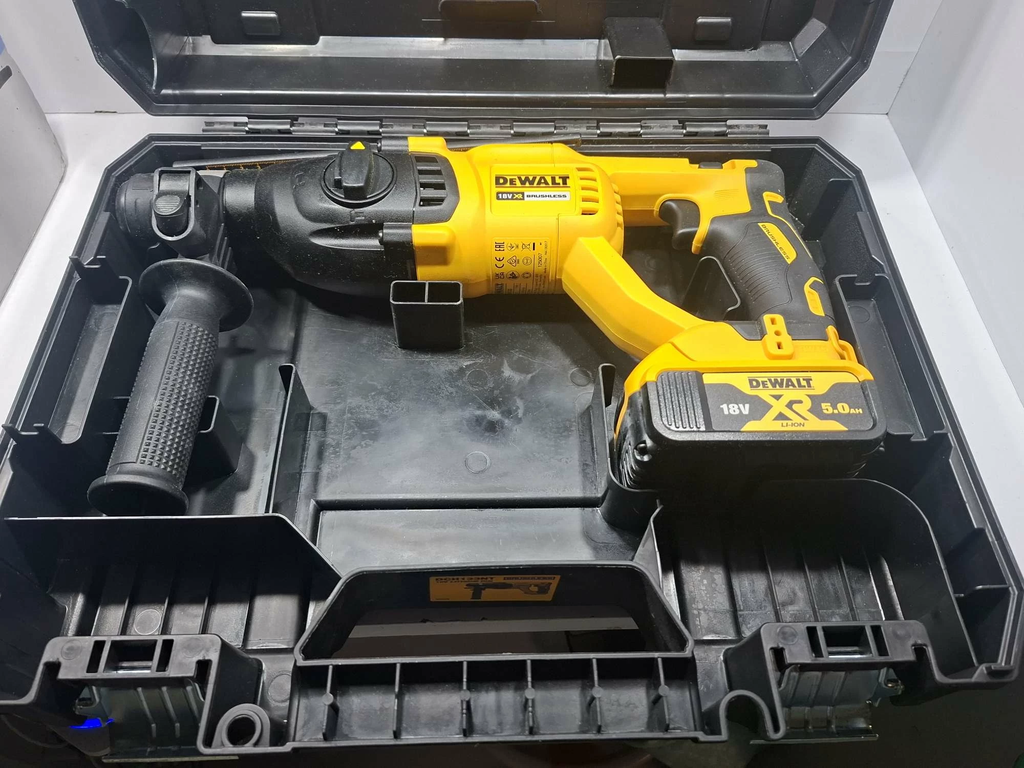 mlotowiertarka-dewalt-dch133-ideal-walizka-bateria-bielska-45-plock