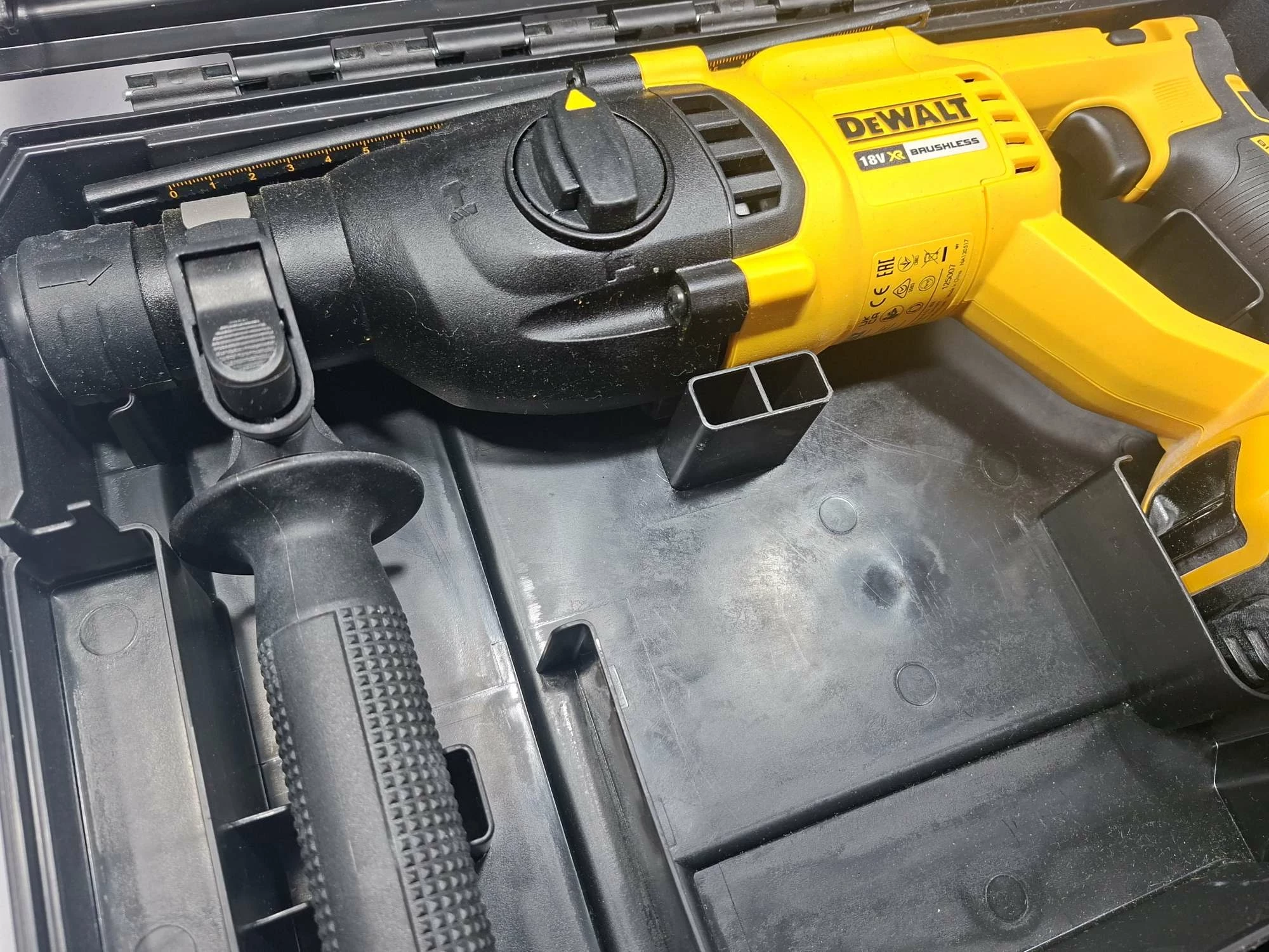 mlotowiertarka-dewalt-dch133-ideal-walizka-bateria-ean-gtin-5905236291831