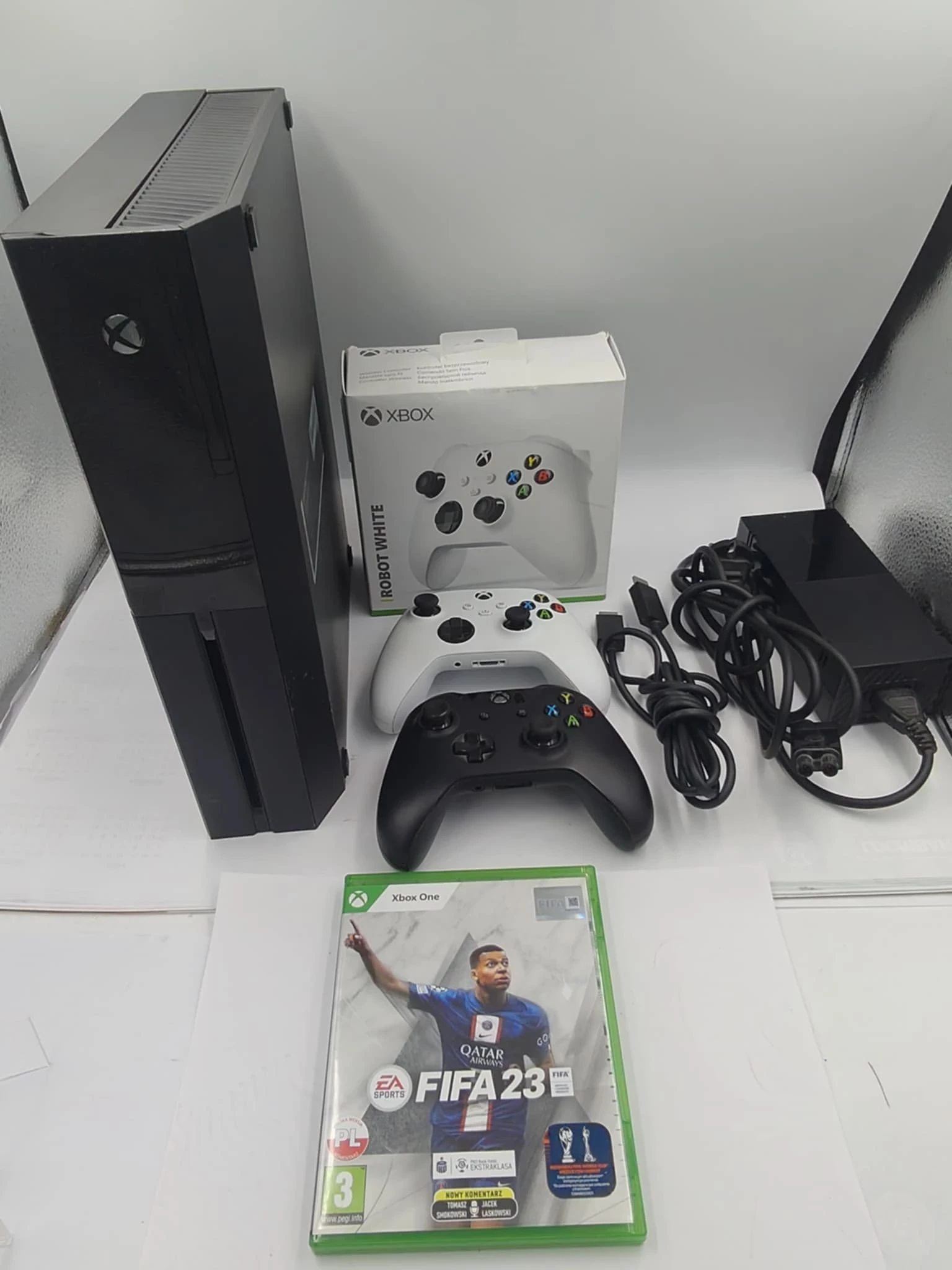 konsola-xbox-one-1540-500gb-zlacza-205990-1