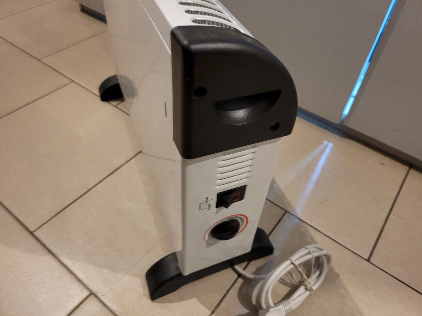 grzejnik-elektryczny-konwektorowy-volteno-vo0267-2000-w-kolor-dominujacy-129357-2