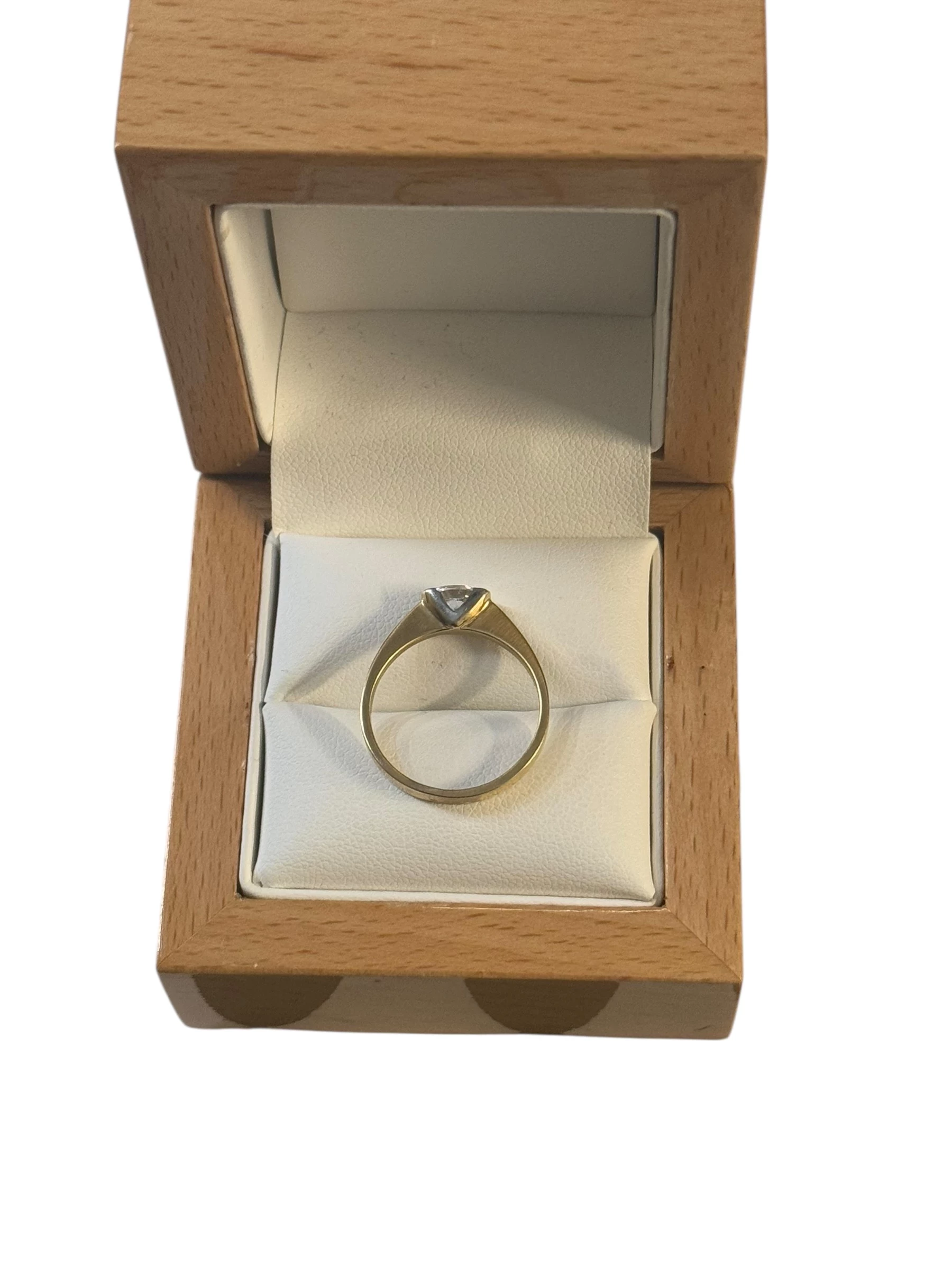 piekny-zloty-pierscionek-rodzaj-2205-2