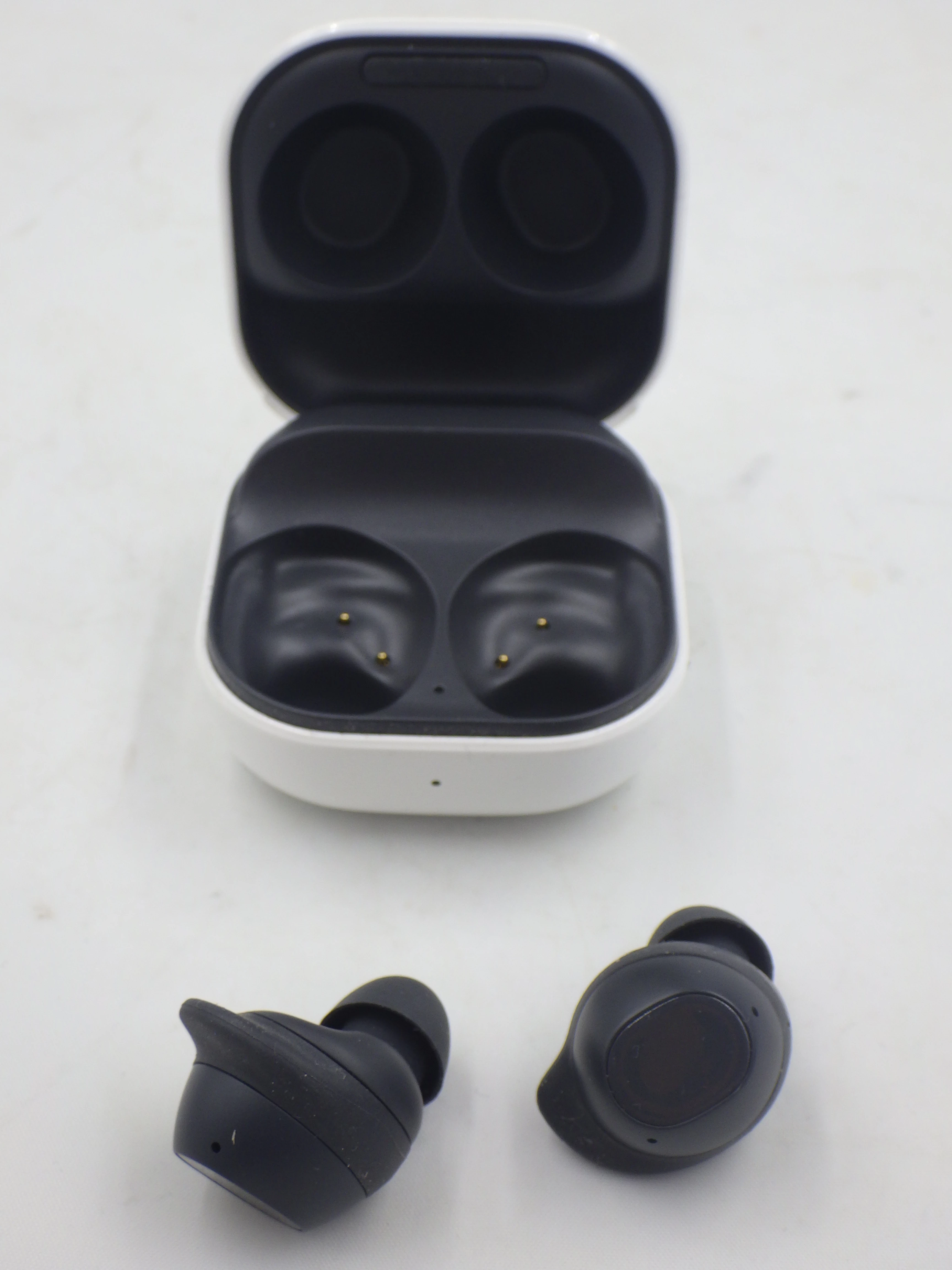 sluchawki-bezprzewodowe-douszne-samsung-galaxy-buds-fe-dabrowszczakow-26-swarzedz