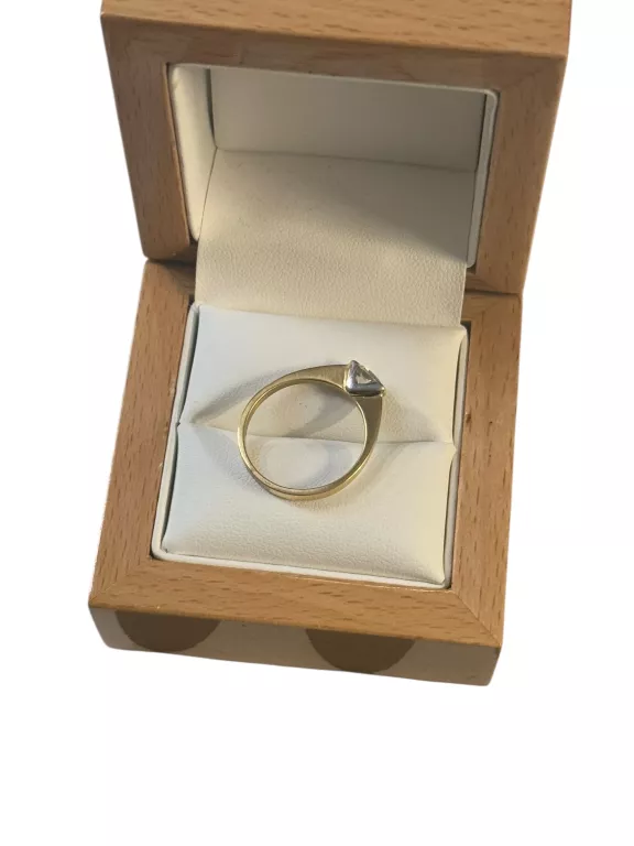 piekny-zloty-pierscionek-material-15835-2