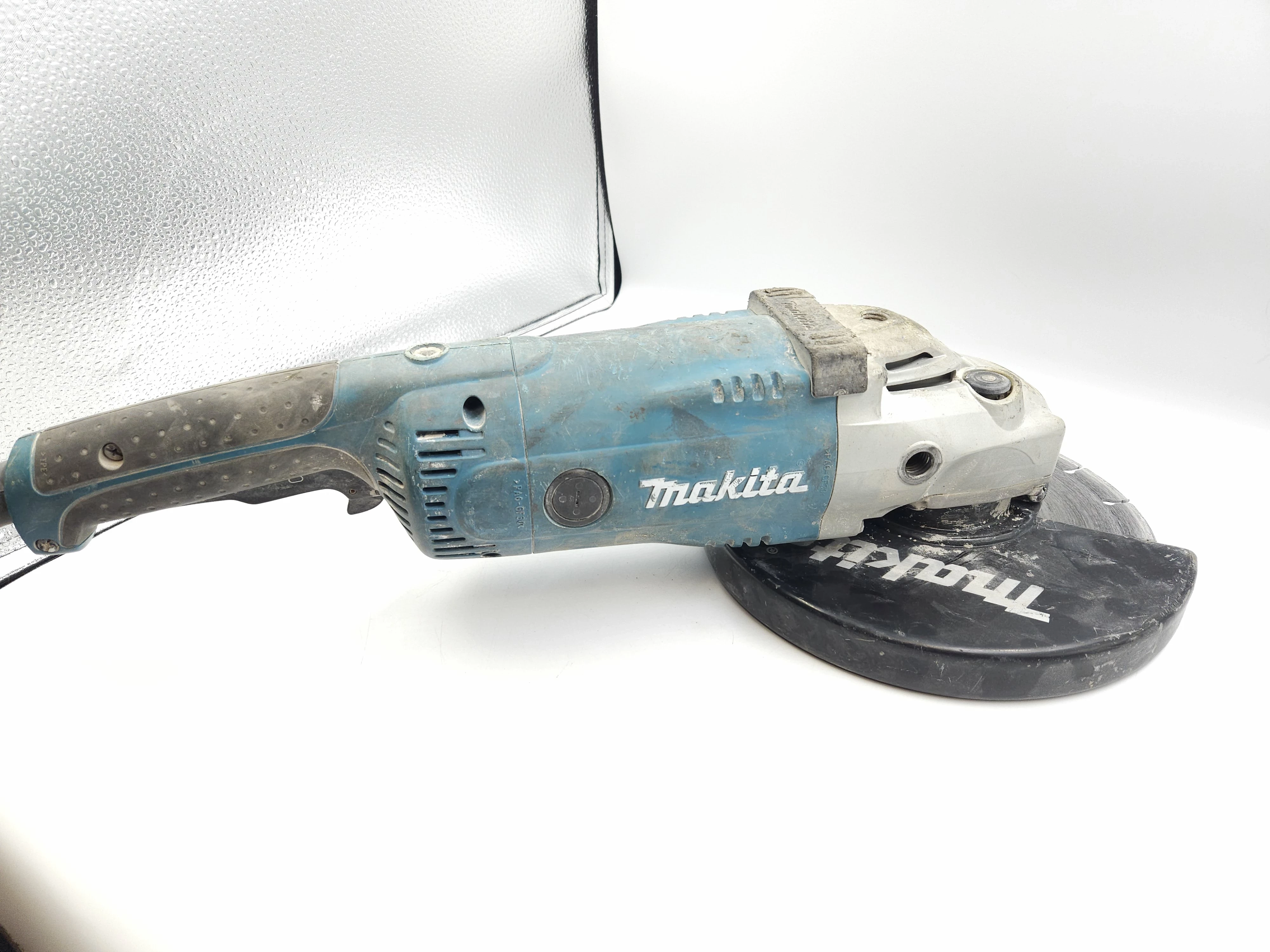 szlifierka-katowa-makita-ga9020r-walizka-rodzaj-zasilania-128529-2