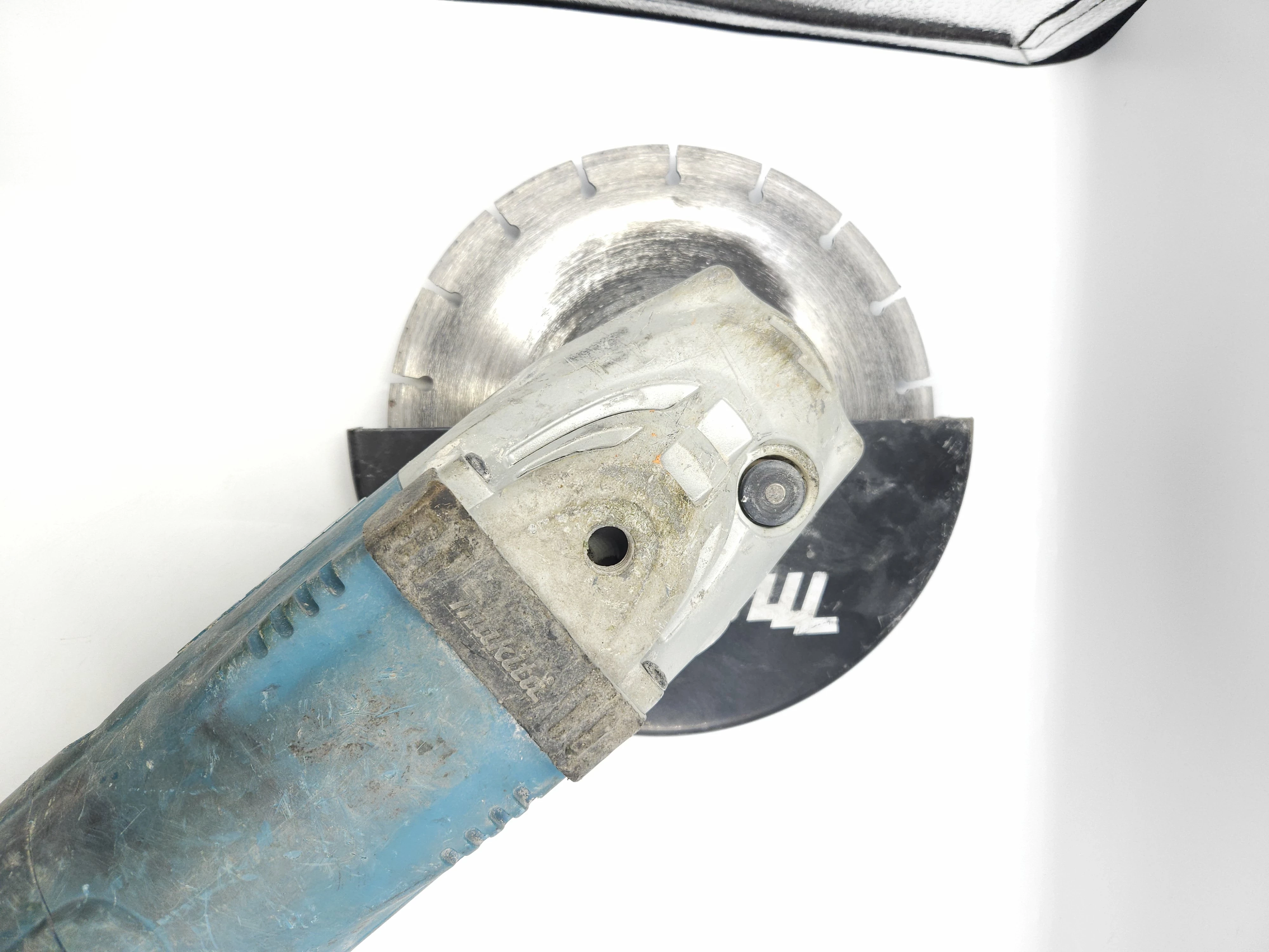 szlifierka-katowa-makita-ga9020r-walizka-stan-11323-2