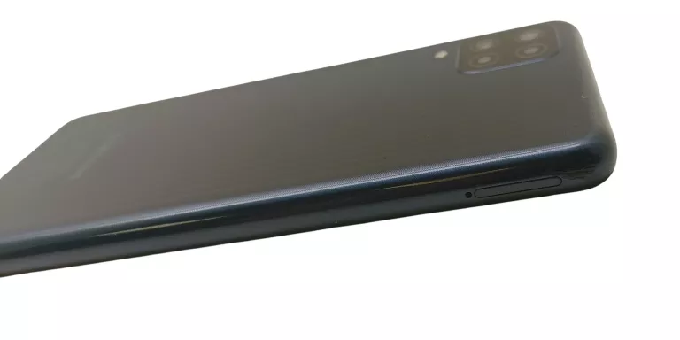 telefon-samsung-m12-ladowarka-pudelko-przekatna-ekranu-65