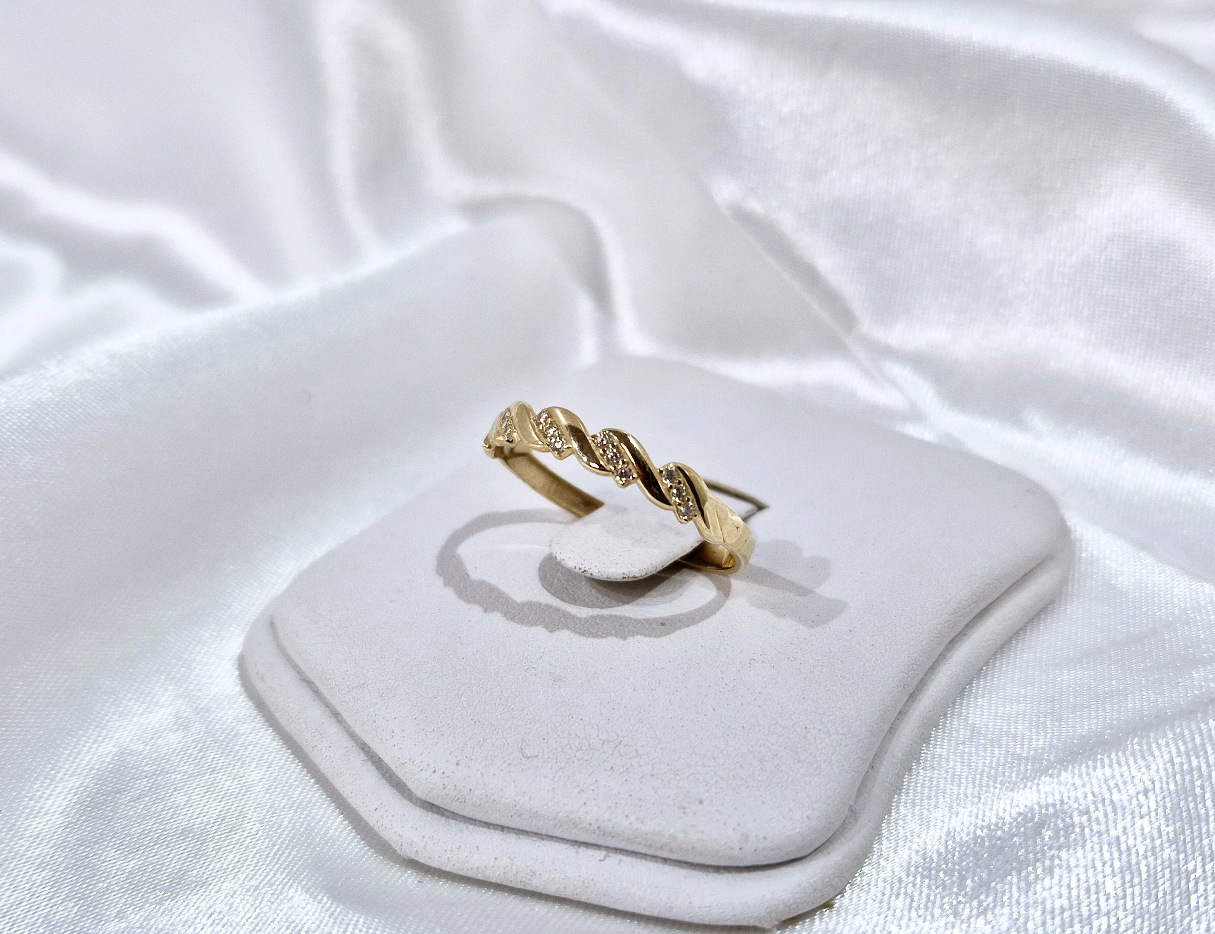 zloto-585-14k-zloty-pierscionek-spiralny-motyw-rozm-18-129-g-ean-gtin-5905868206883