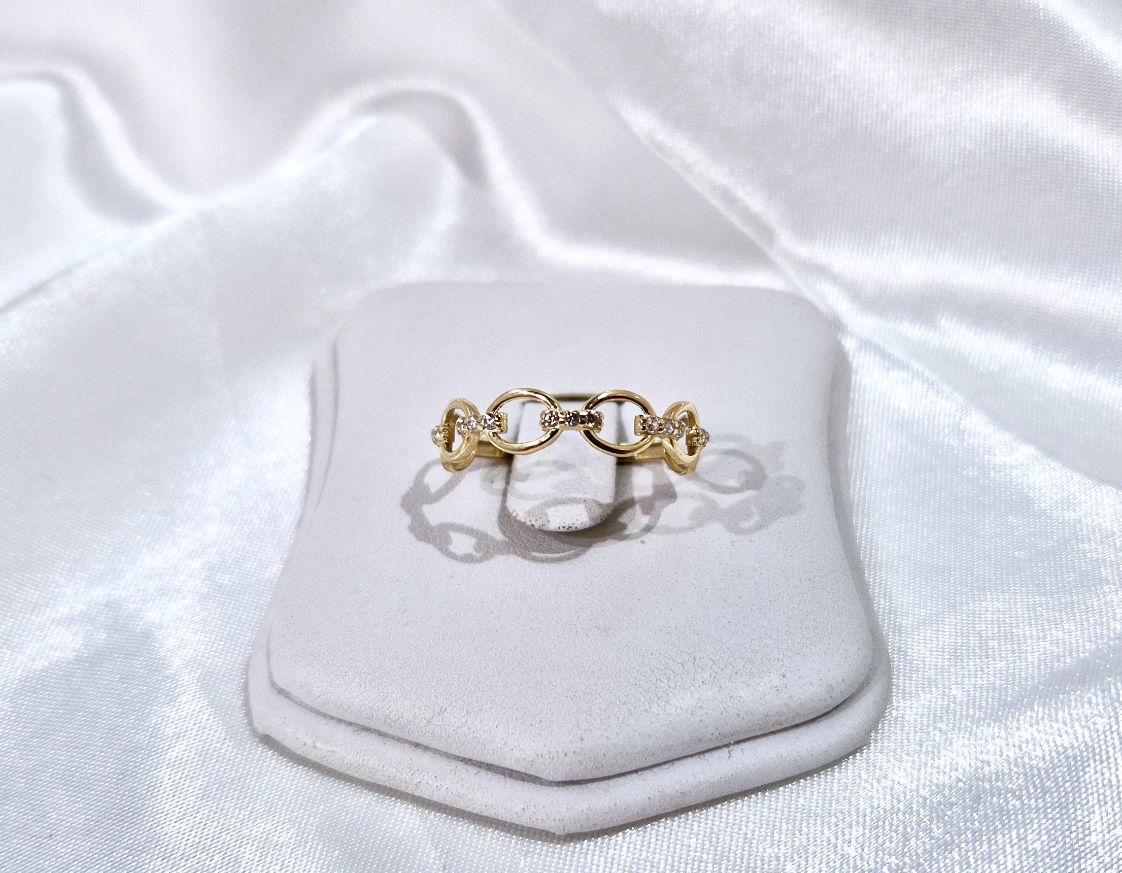 zloto-585-14k-zloty-pierscionek-z-motywem-ogniw-lancucha-rozm-18-095-g-ean-gtin-5905868206883