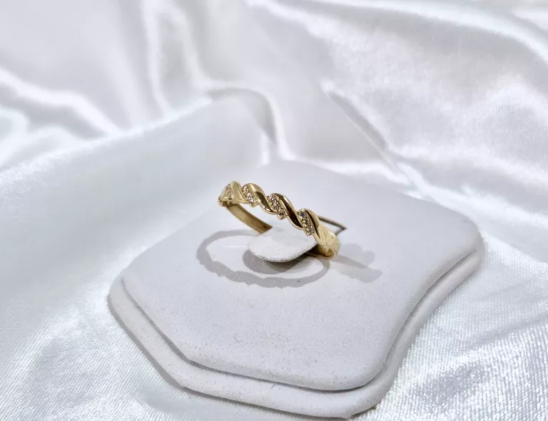 zloto-585-14k-zloty-pierscionek-spiralny-motyw-rozm-18-129-g-ean-gtin-5905868206883