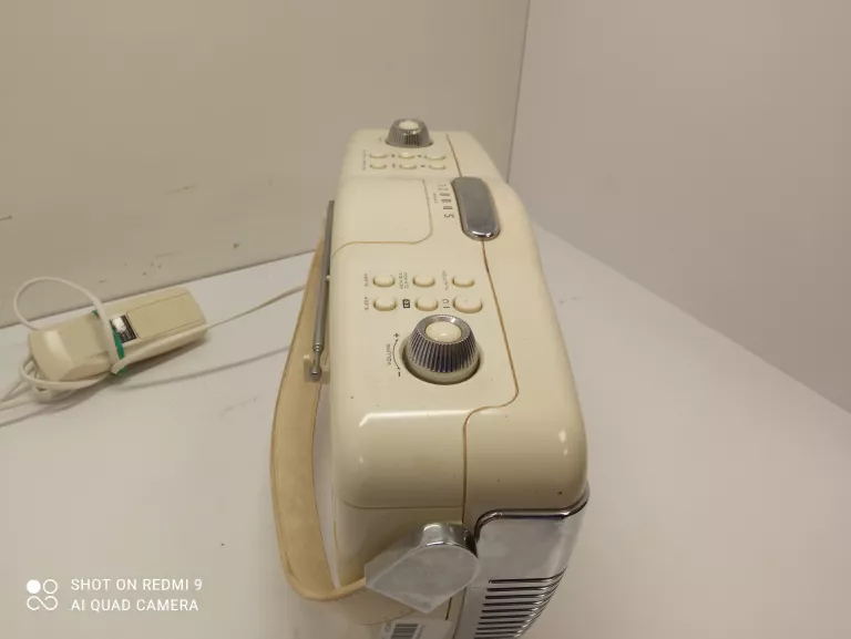 radio-biale-w-stylu-retro-marka-248811-983220