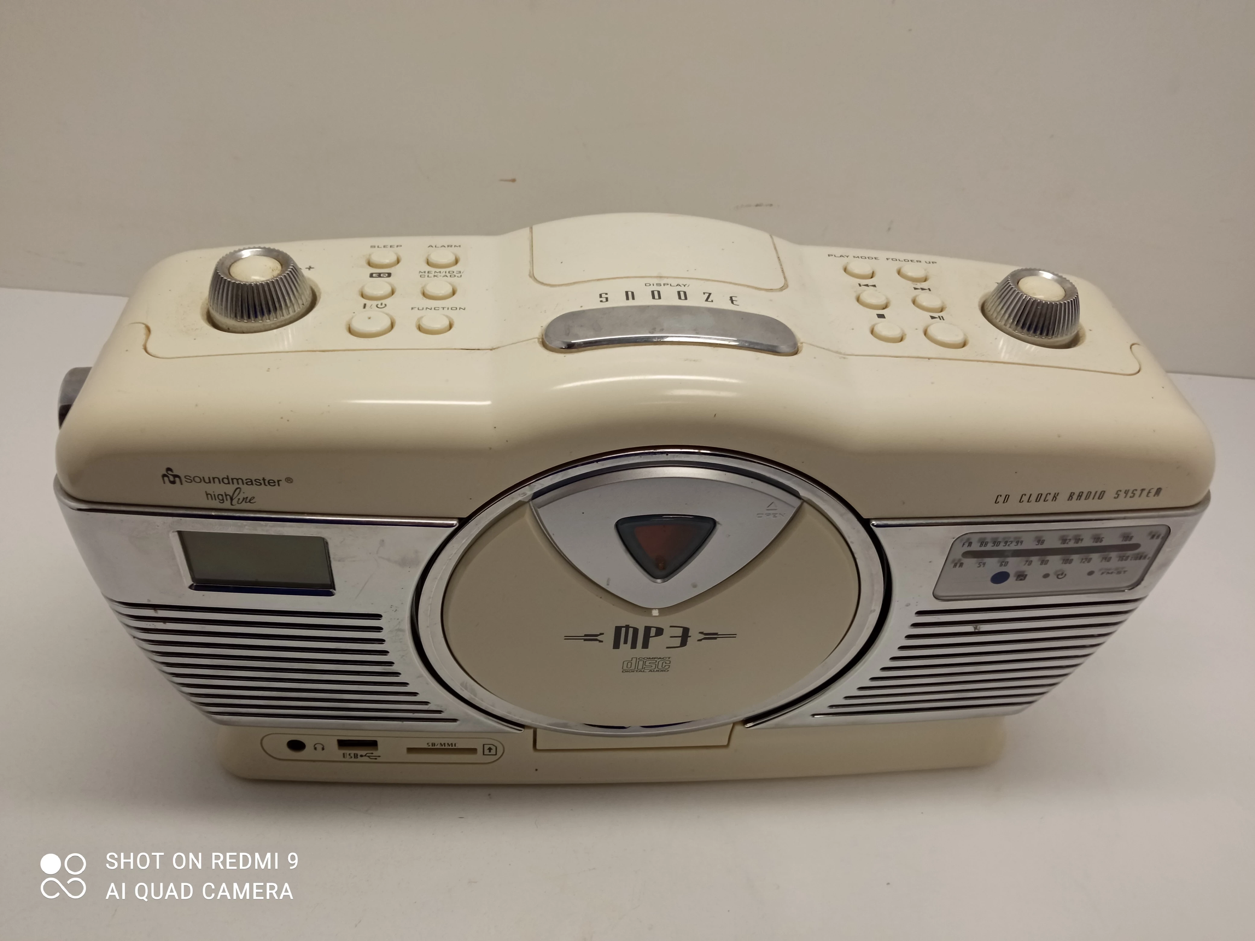 radio-biale-w-stylu-retro-boh-warszawy-69-bartoszyce