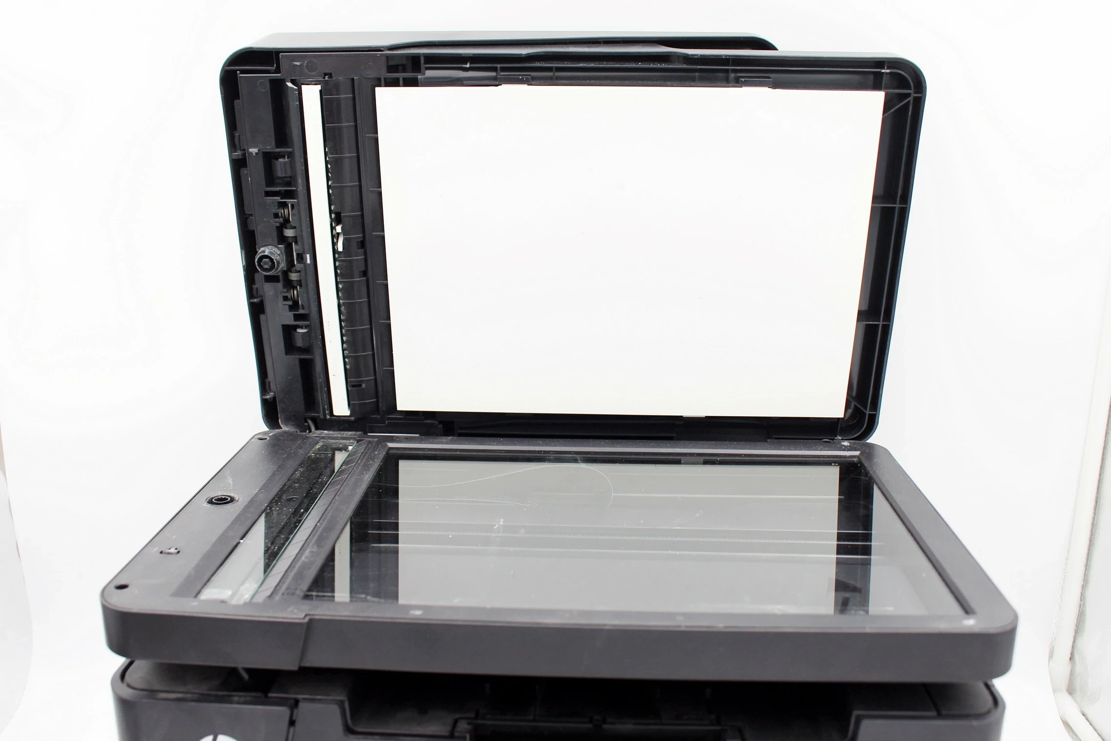 laserowe-urzadzenie-wielofunkcyjne-4w1-marki-hp-model-laserjet-pro-mfp-technologia-druku-203345-216517