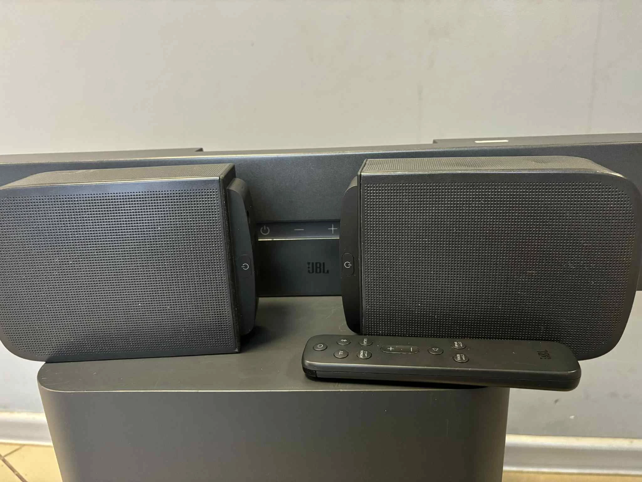 soundbar-jbl-bar-91-czarnypilot-komplet-sklad-zestawu-229669-4