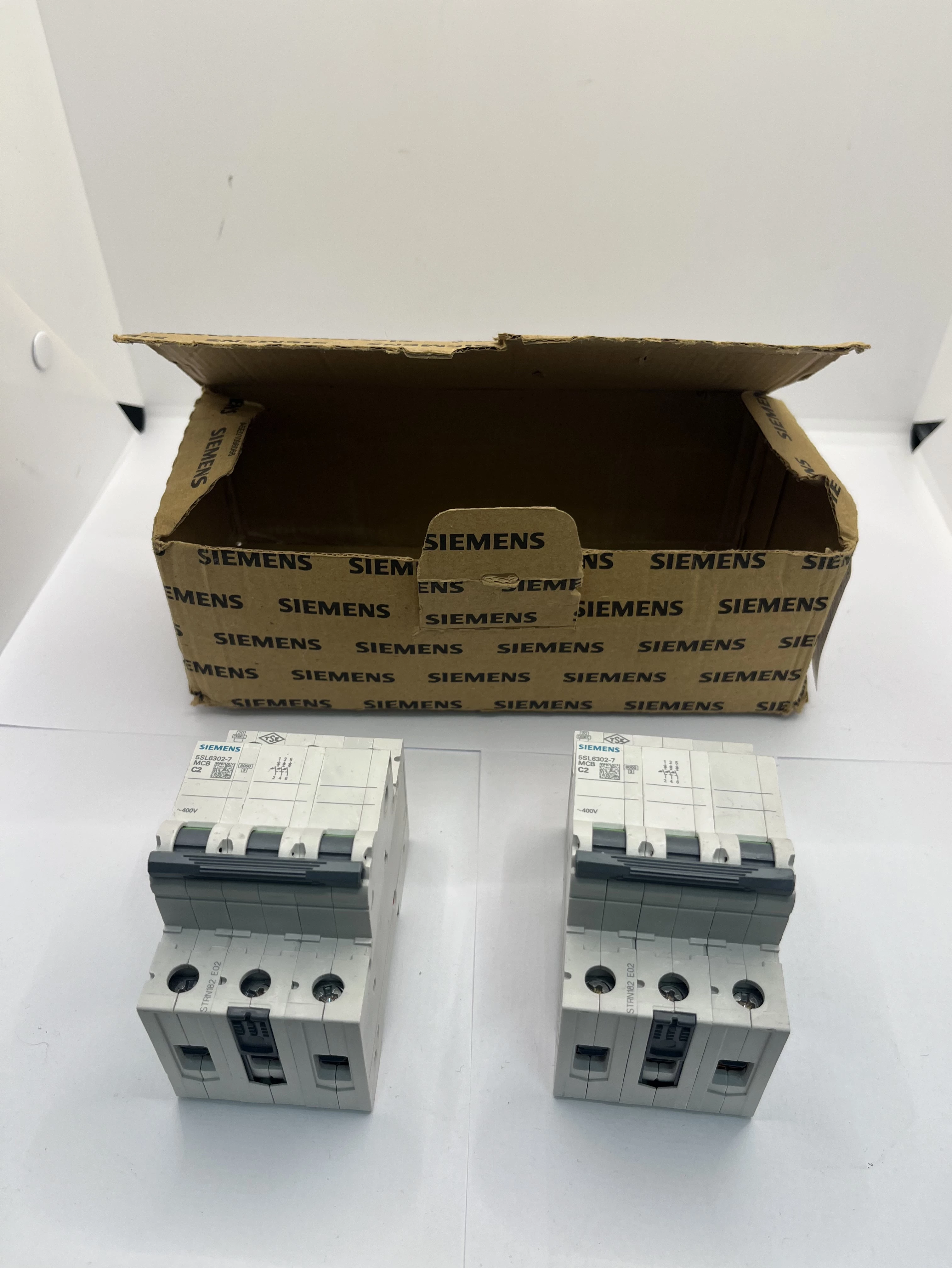 wylacznik-nadpradowy-3p-c-2a-6ka-ac-5sl6302-7-dworcowa-26-bytom