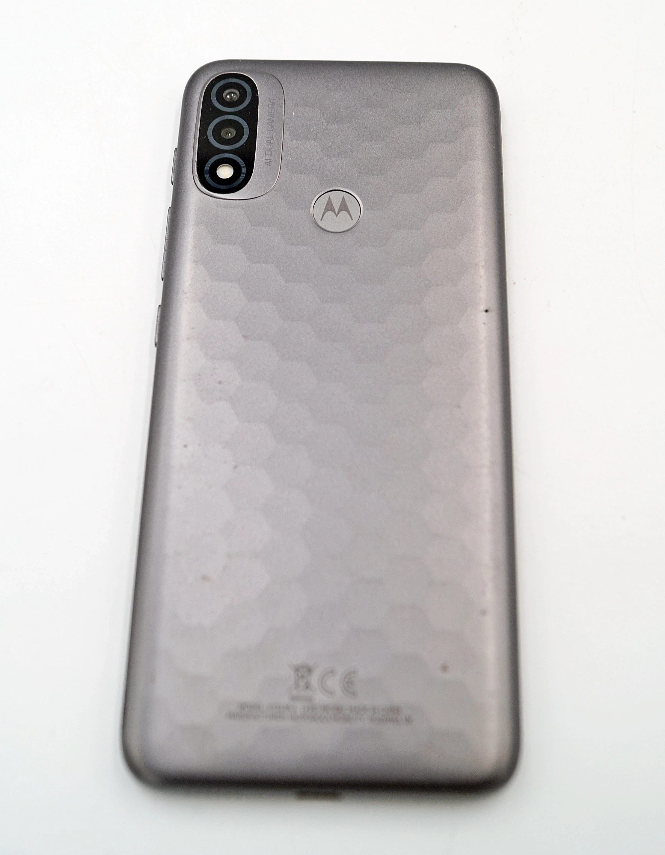 telefon-motorola-moto-e20-232-gb-w-ladnym-stanie-przekatna-ekranu-650