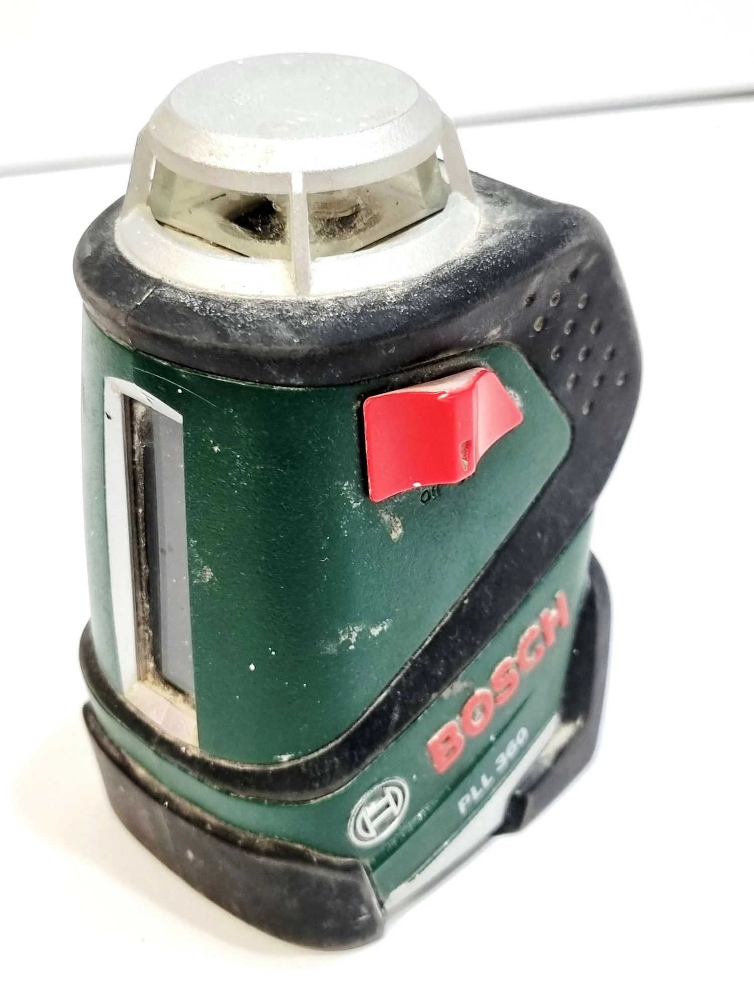 laser-krzyzowy-bosch-pll-360-etui-dokladnosc-pomiaru-04