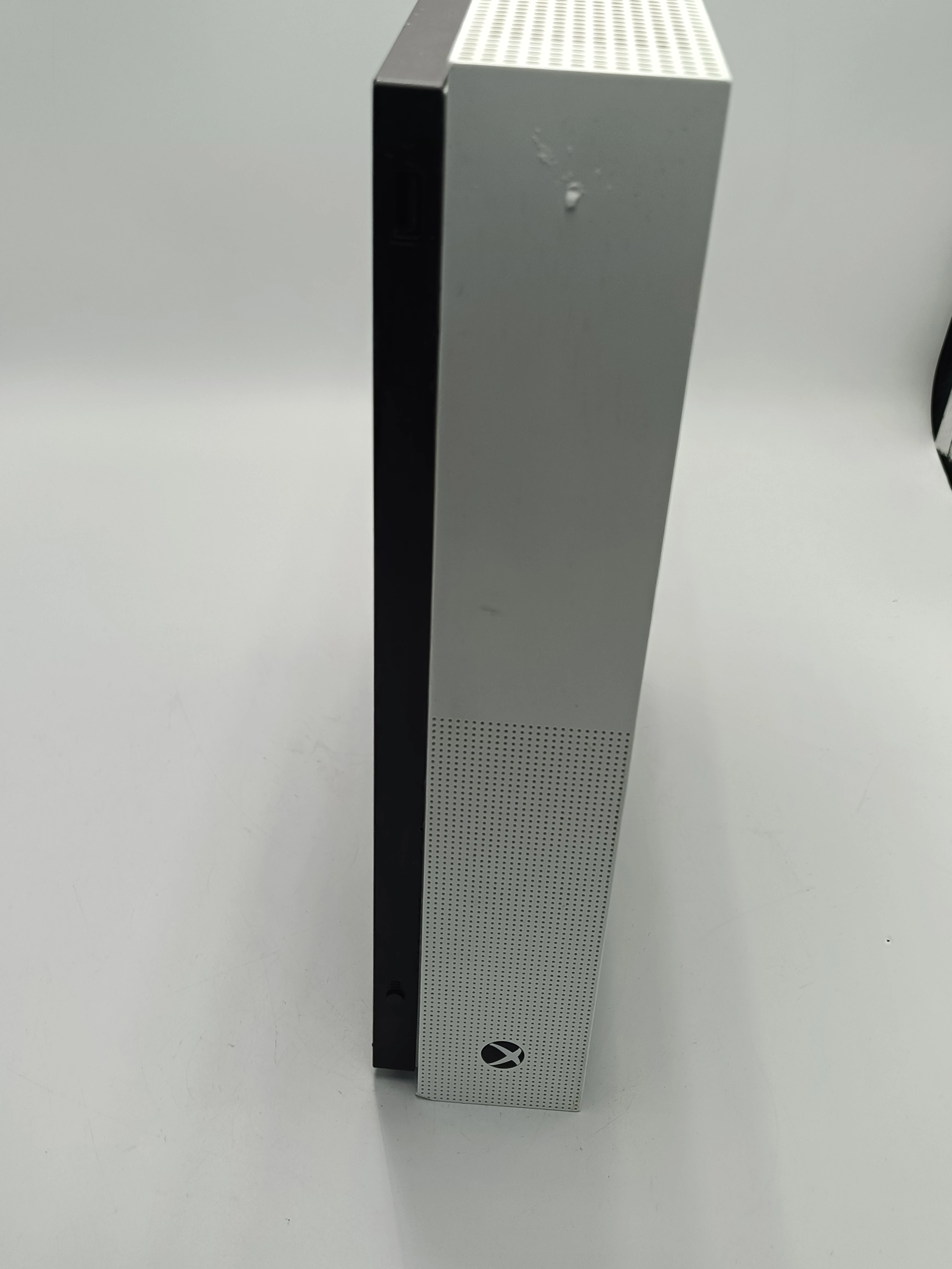 konsola-xbox-one-s-1t-stan-11323-2