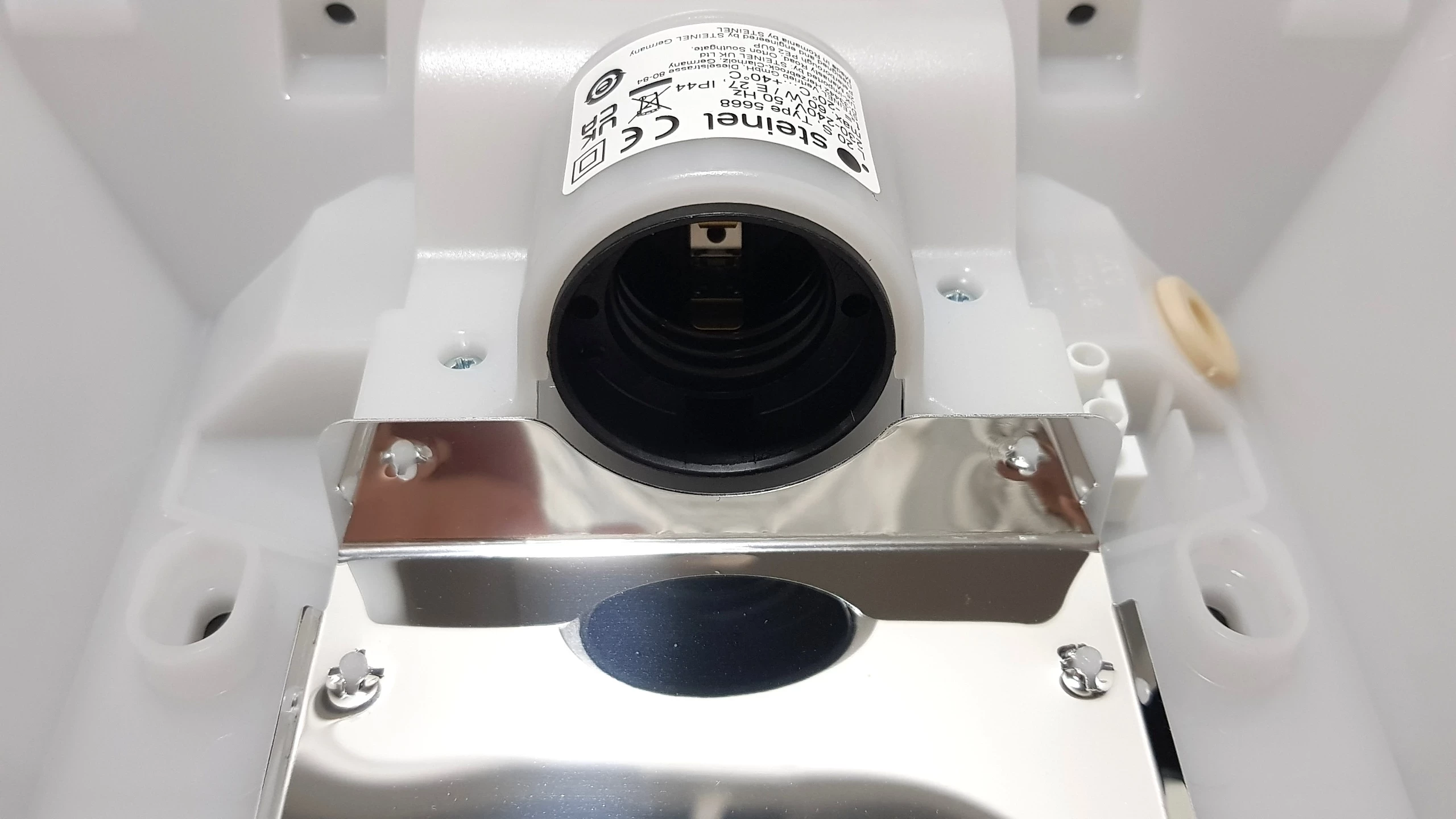 steinel-l-20-s-lampa-elewacyjna-z-czujnikiem-ruchu-180-type-5668-e27-ip44-strumien-swietlny-2000