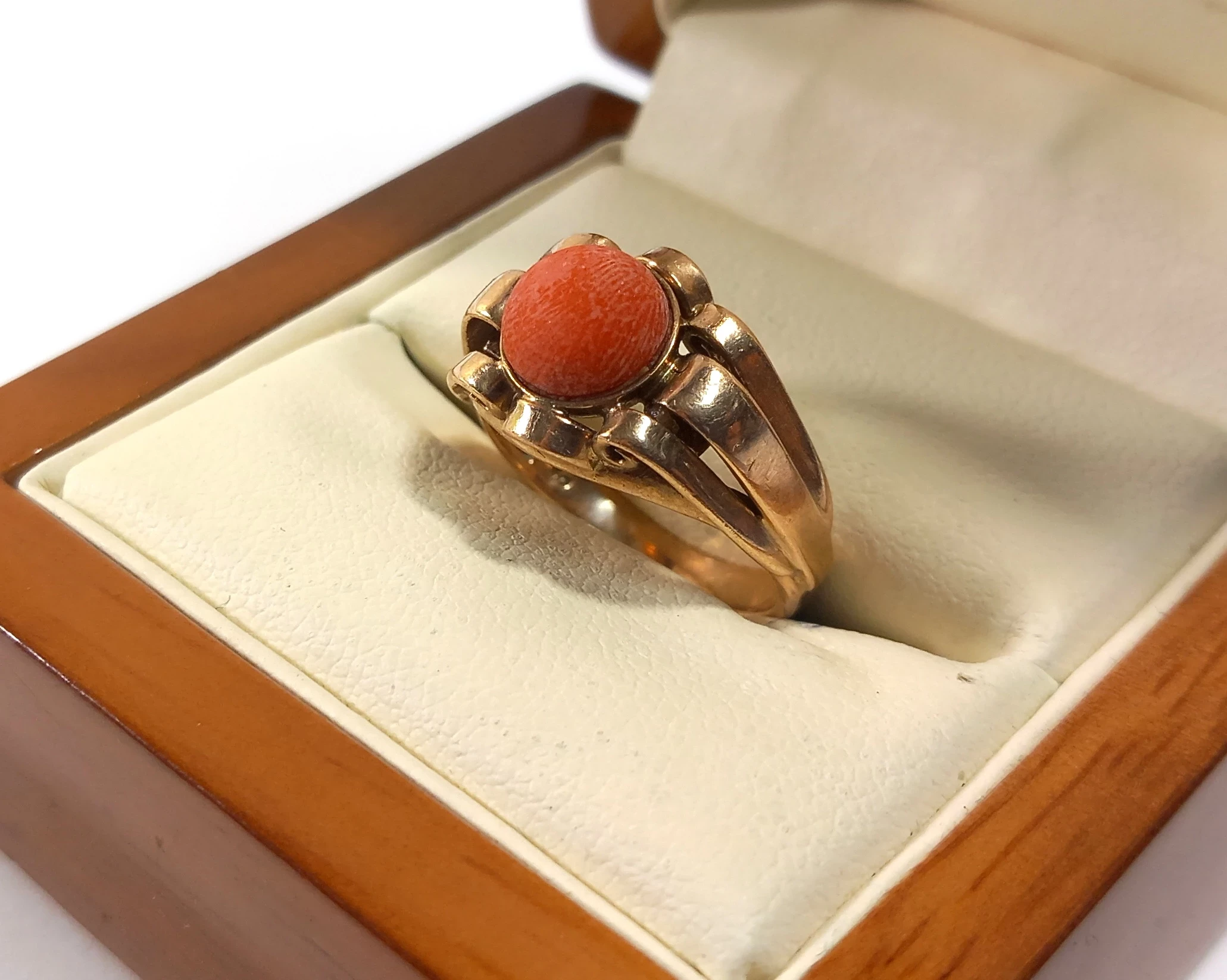 zloty-pierscionek-z-koralem-pr333-r10-stan-11323-253806