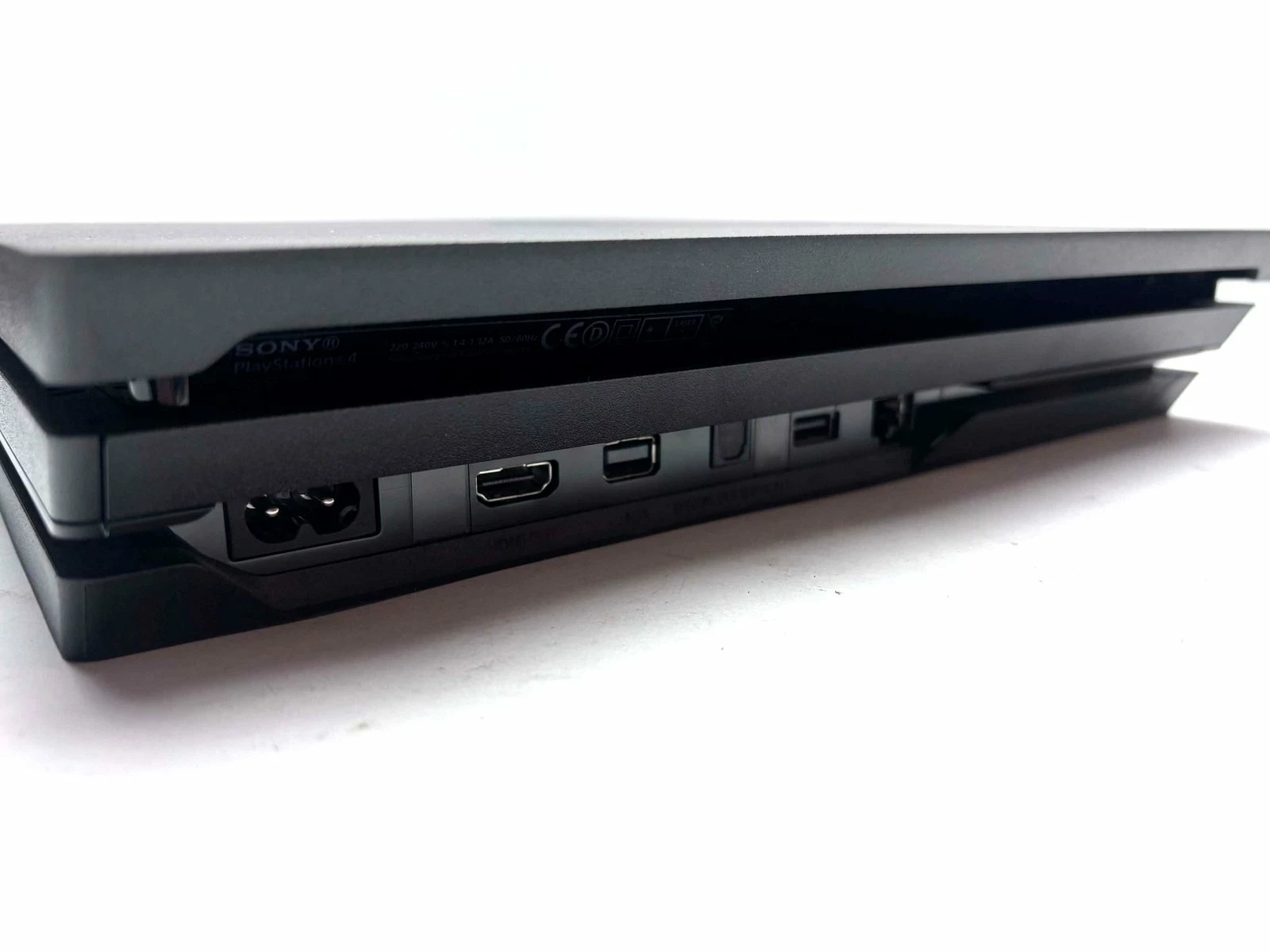 konsola-ps4-pro-1tb-komplet-liczba-kontrolerow-w-zestawie-205994-225550