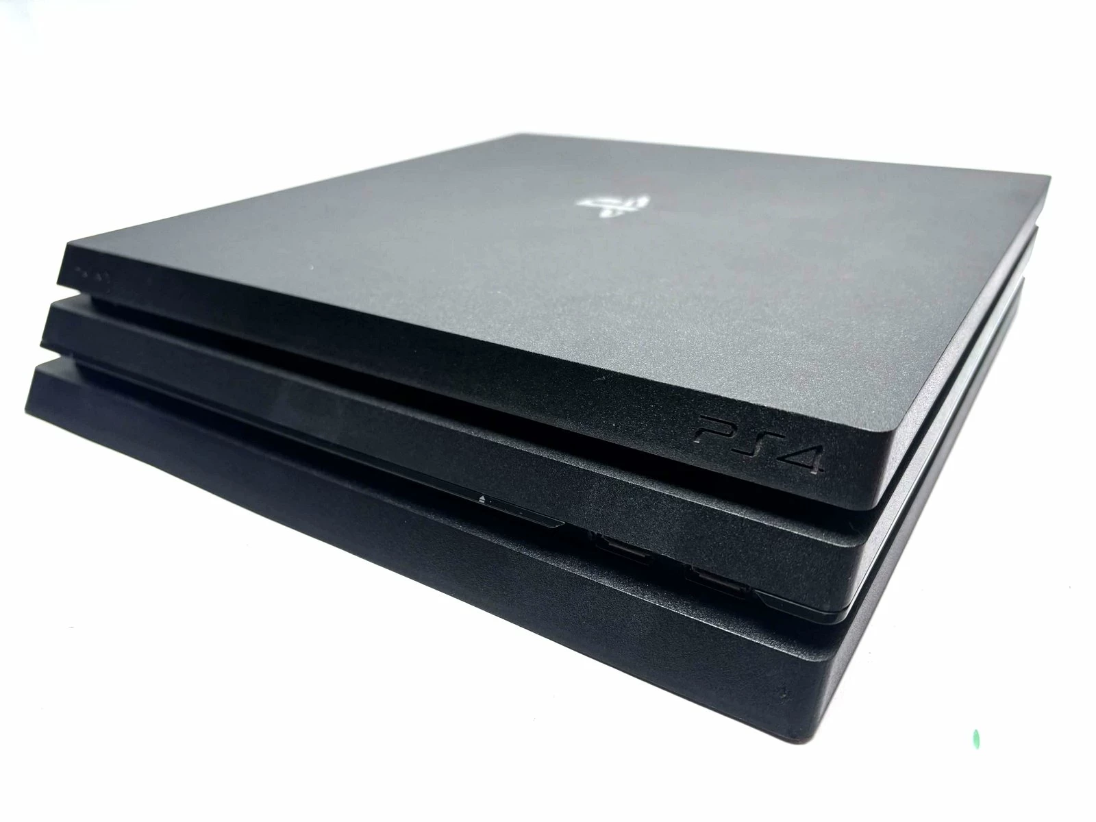 konsola-ps4-pro-1tb-komplet-kolor-249512-1647413