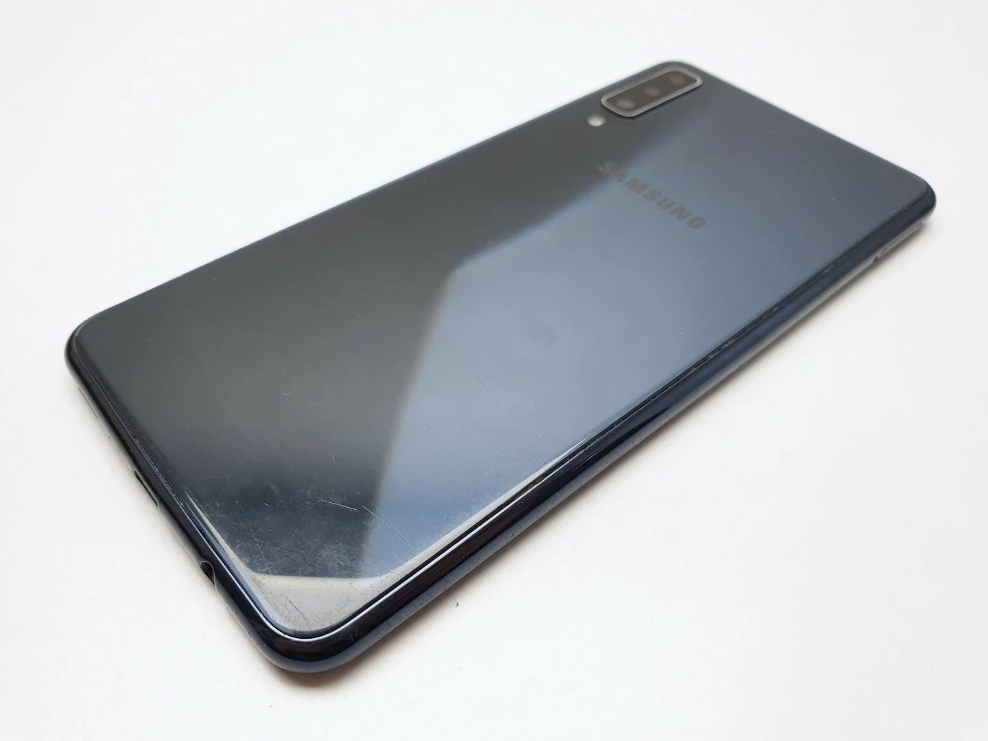 telefon-samsung-a7-2018-przekatna-ekranu-600