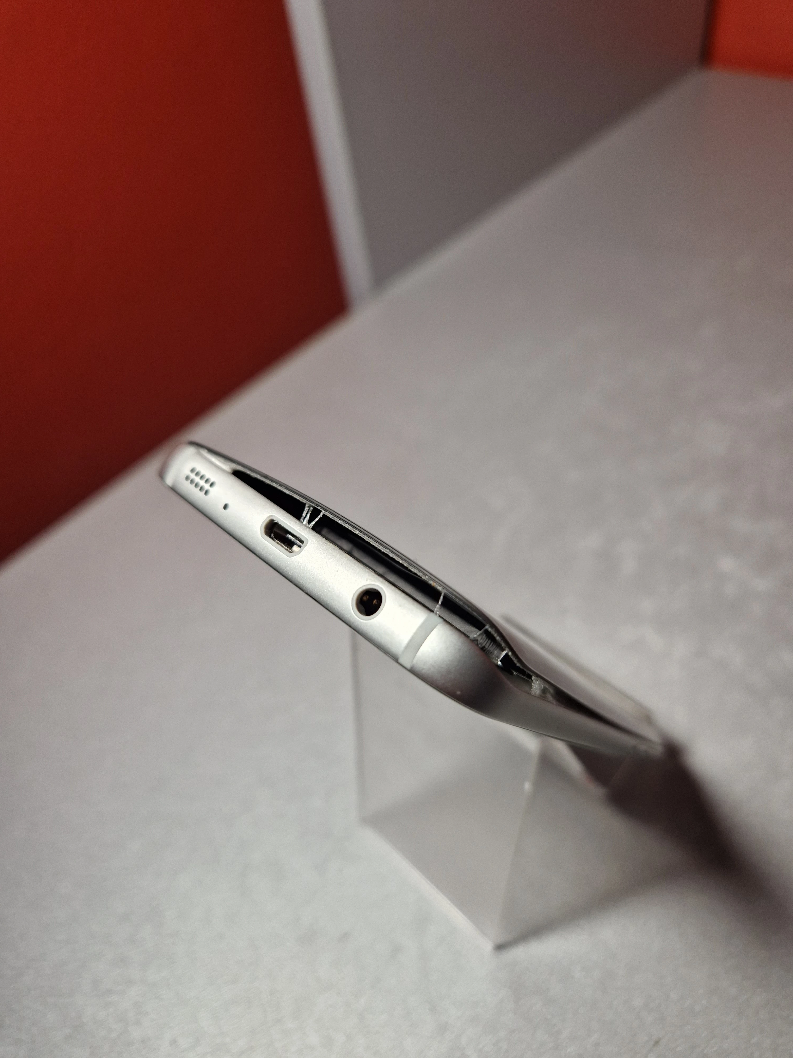 telefon-samsung-galaxy-s7-32gb-opis-pamiec-ram-202865-214121