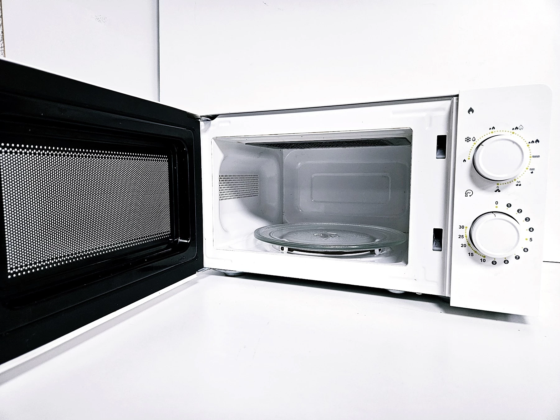 kuchenka-mikrofalowa-selecline-d70t20l-v7-1100w-stan-11323-2