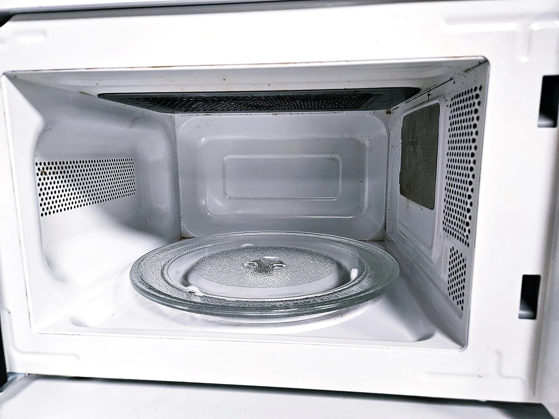 kuchenka-mikrofalowa-selecline-d70t20l-v7-1100w-kolor-dominujacy-129357-2