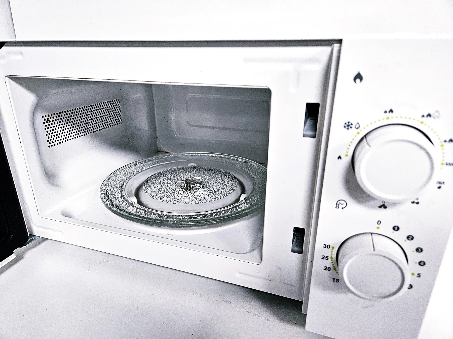 kuchenka-mikrofalowa-selecline-d70t20l-v7-1100w-pojemnosc-20000