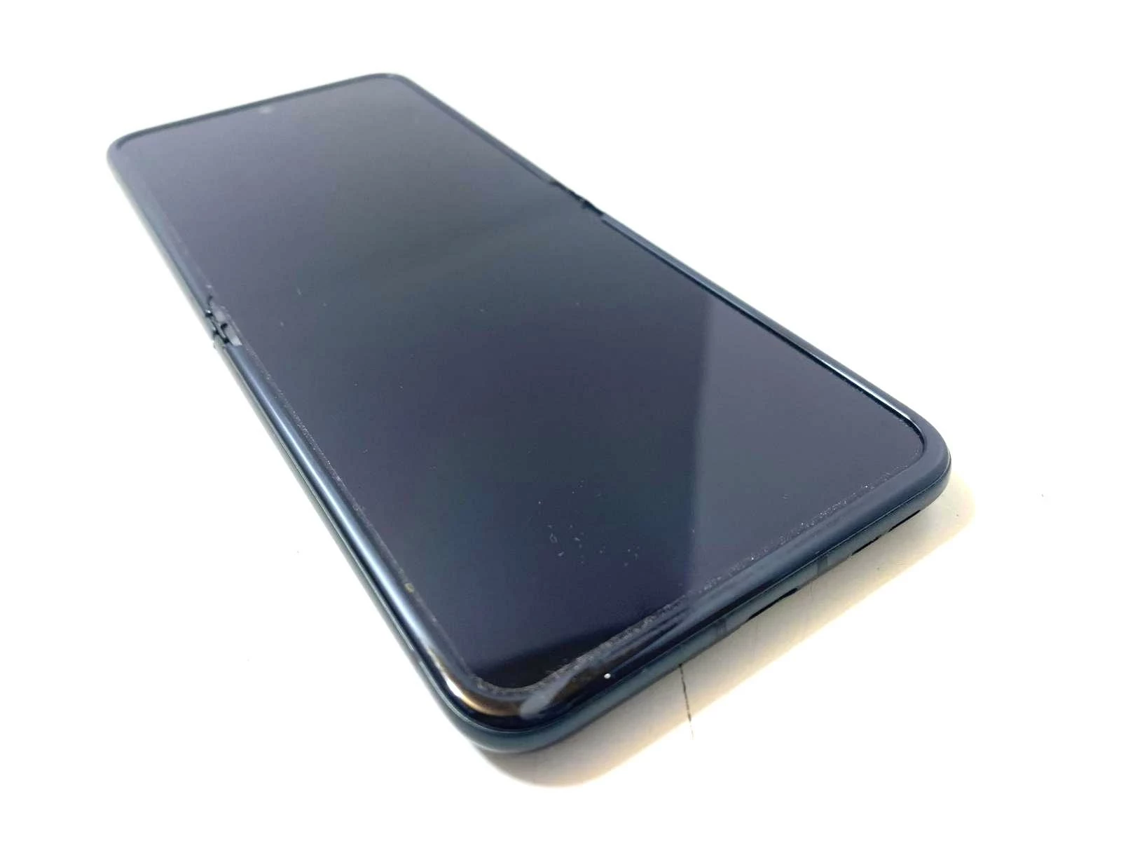 telefon-motorola-moto-razr-40-8256gb-pojemnosc-akumulatora-3800