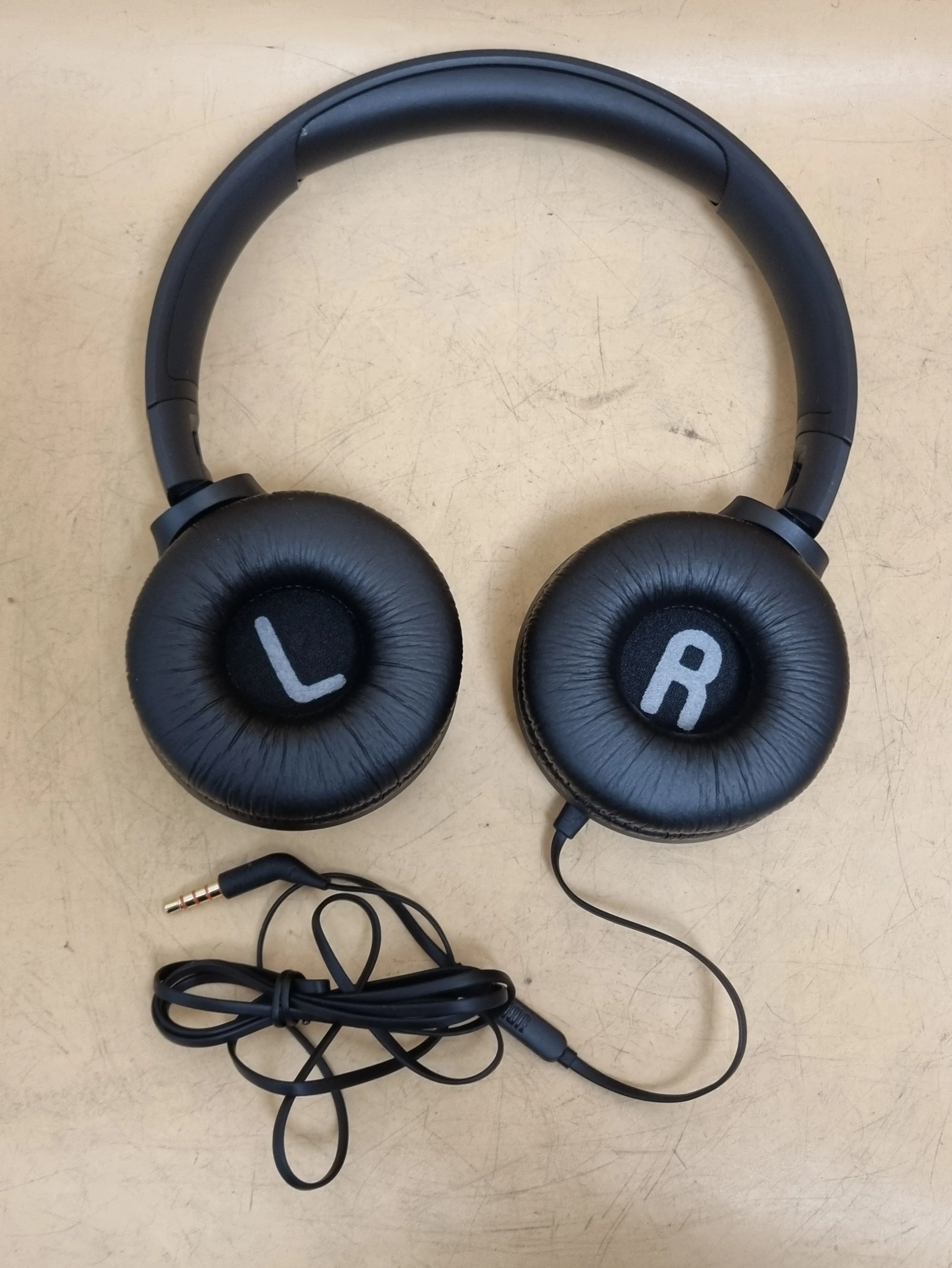 sluchawki-jbl-tune-500-stan-11323-2