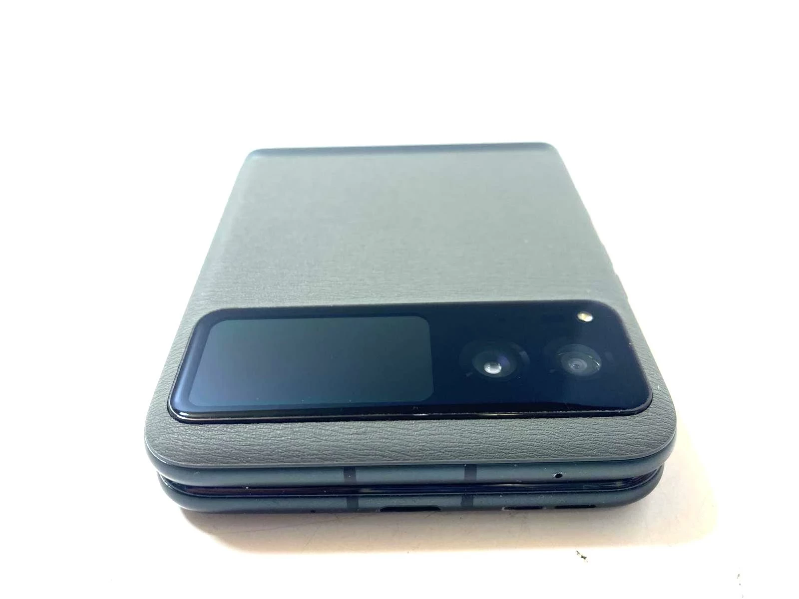 telefon-motorola-moto-razr-40-8256gb-kod-producenta-paya0004pl