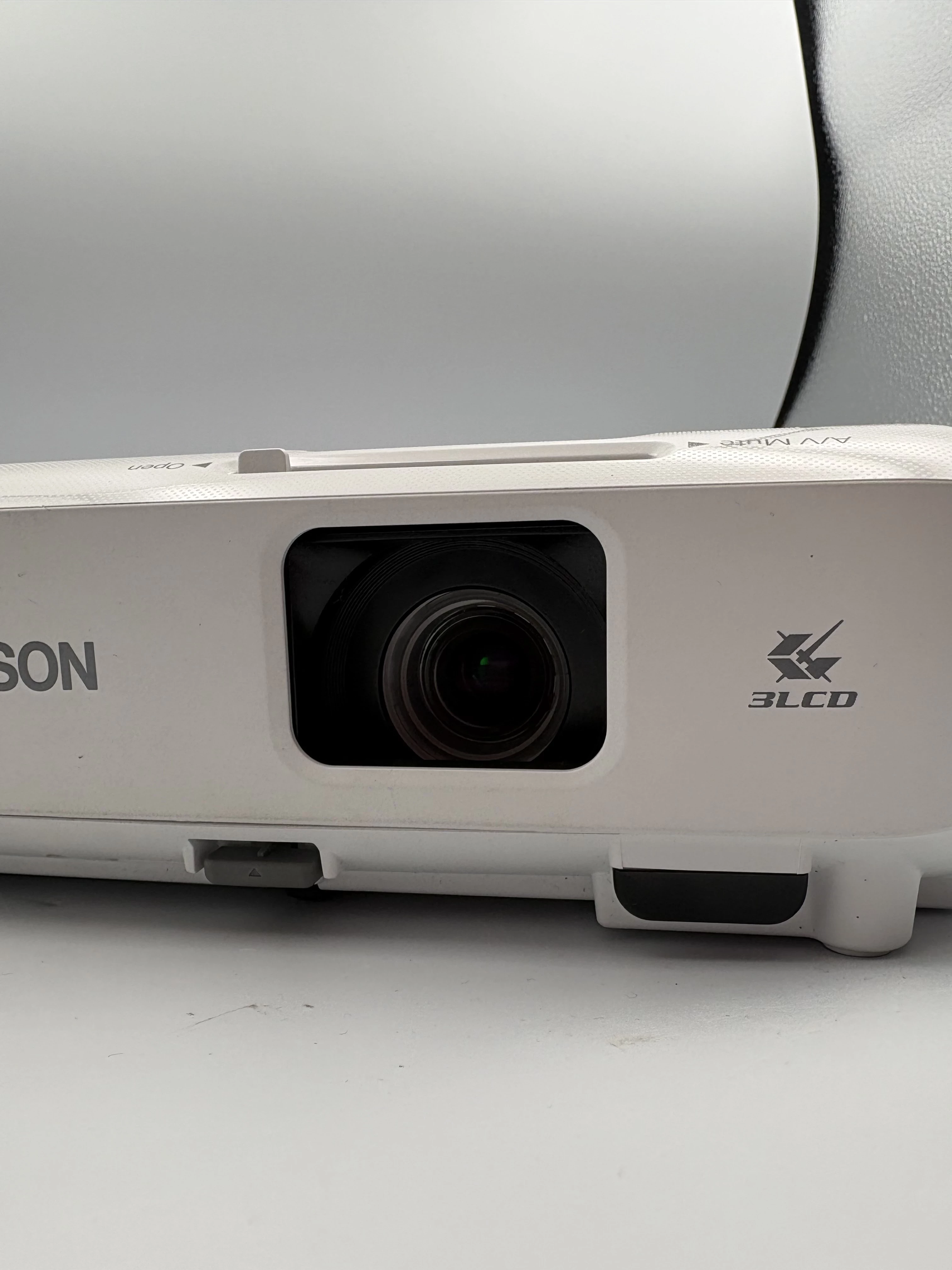 projektor-lcd-epson-eb-s05-bialy-stan-11323-2