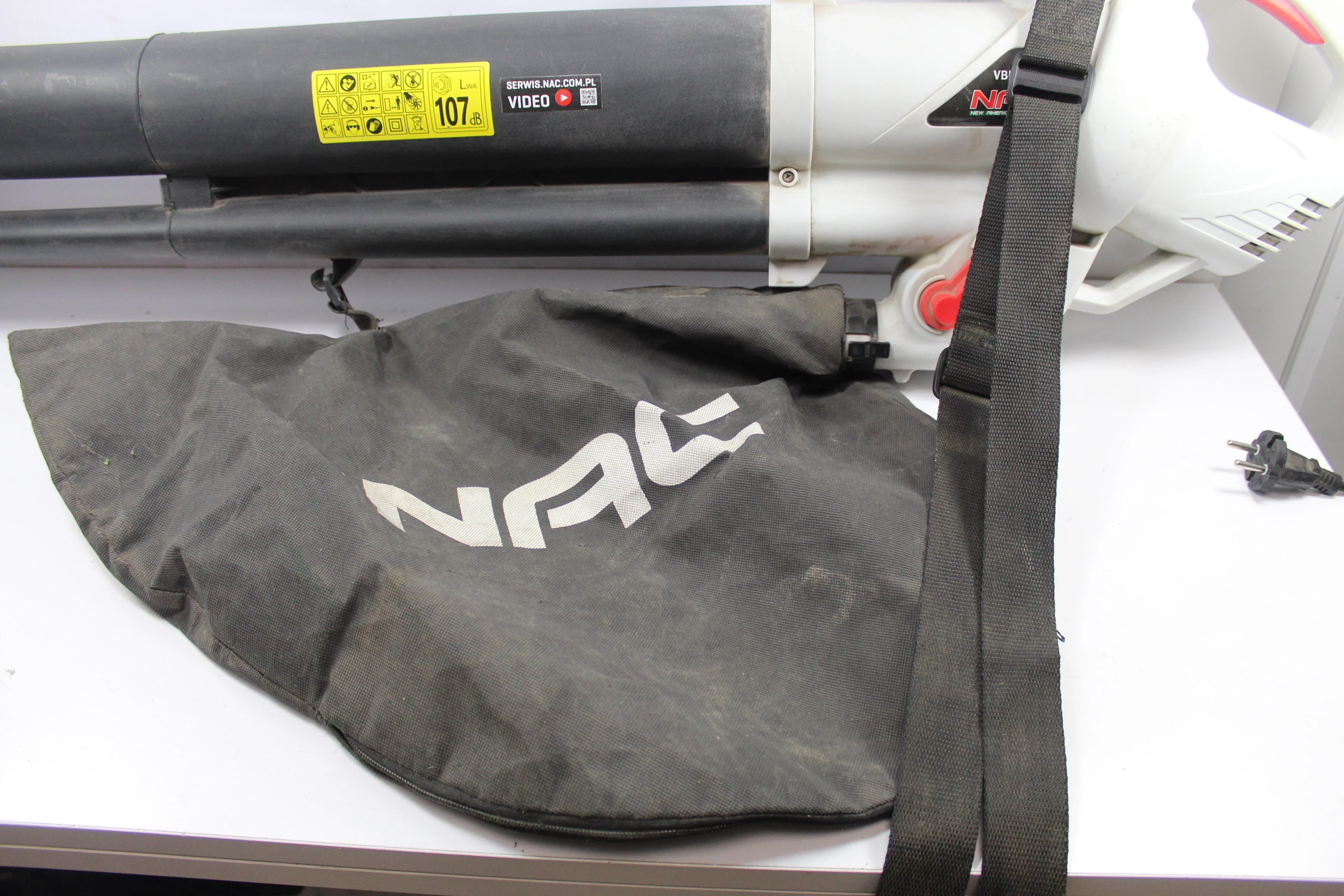 odkurzacz-do-lisci-elektryczny-nac-vbe320-waga-narzedzia-5