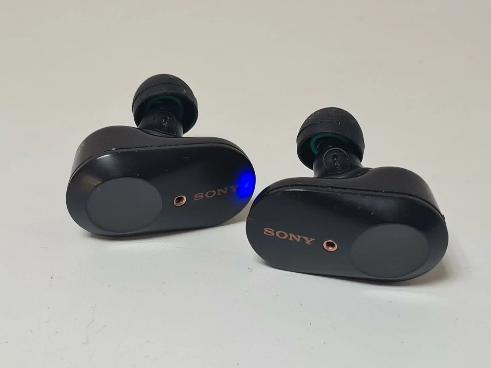 sluchawki-bezprzewodowe-sony-wf-1000xm3-w-pudelku-ean-gtin-027242914445