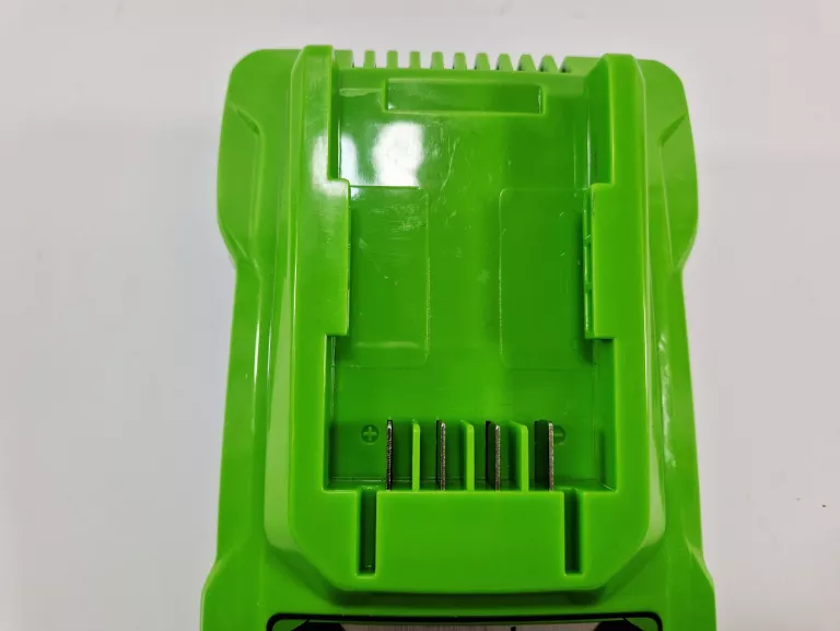 ladowarka-do-akumulatorow-greenworks-40v-g40c-caf813-marka-248811-970415