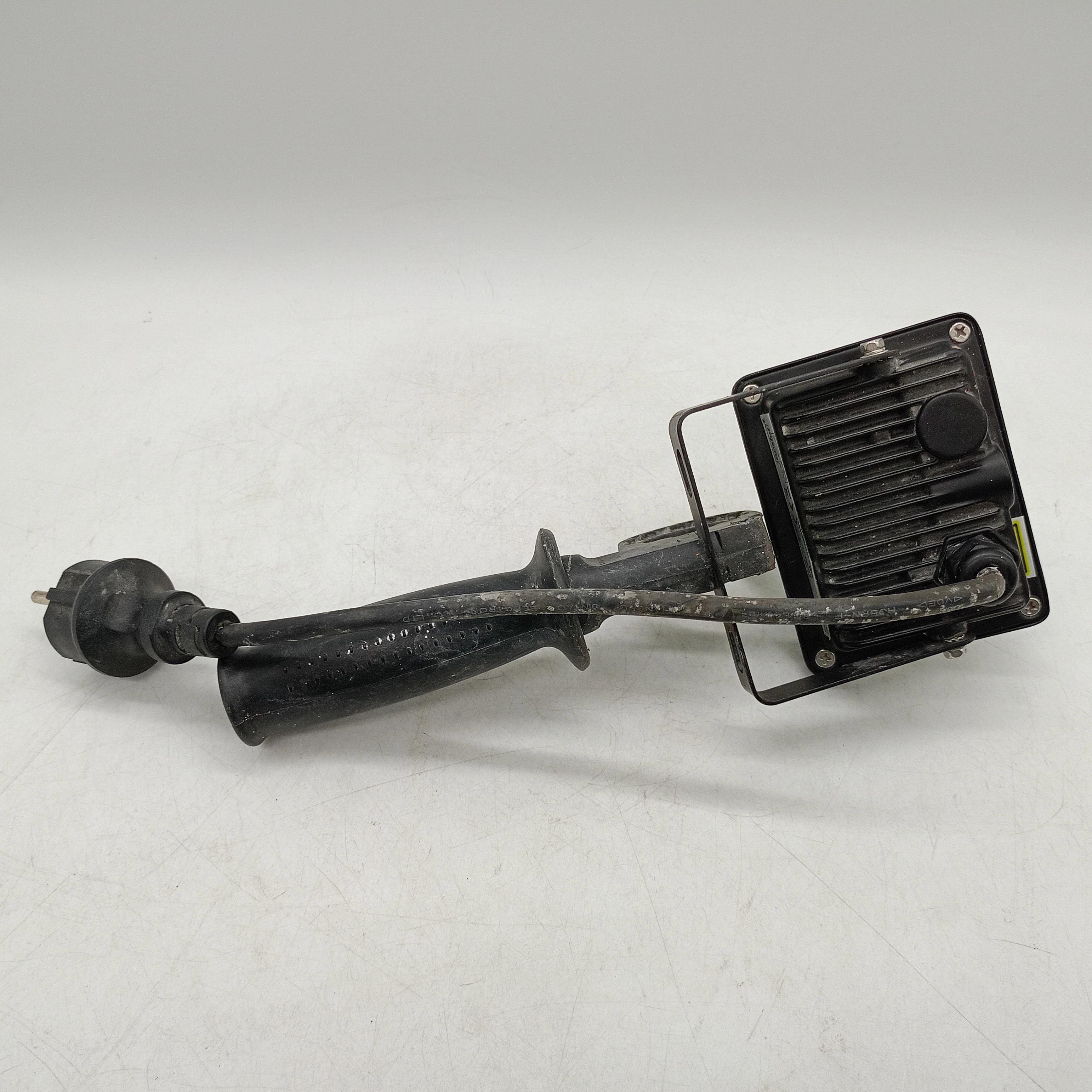 halogen-z-raczka-reflektor-led-10w-ip65-4000k-anslut-moc-znamionowa-1000