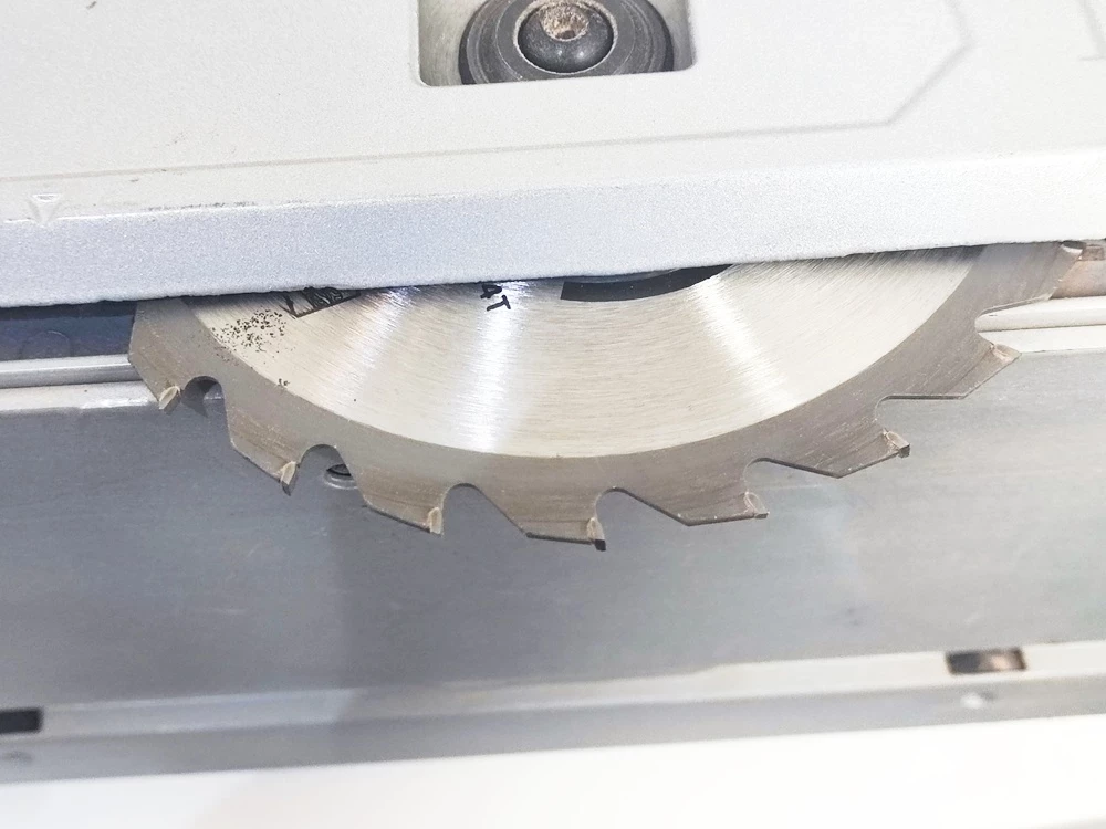 zaglebiarka-meec-tools-1200w-predkosc-obrotowa-520000