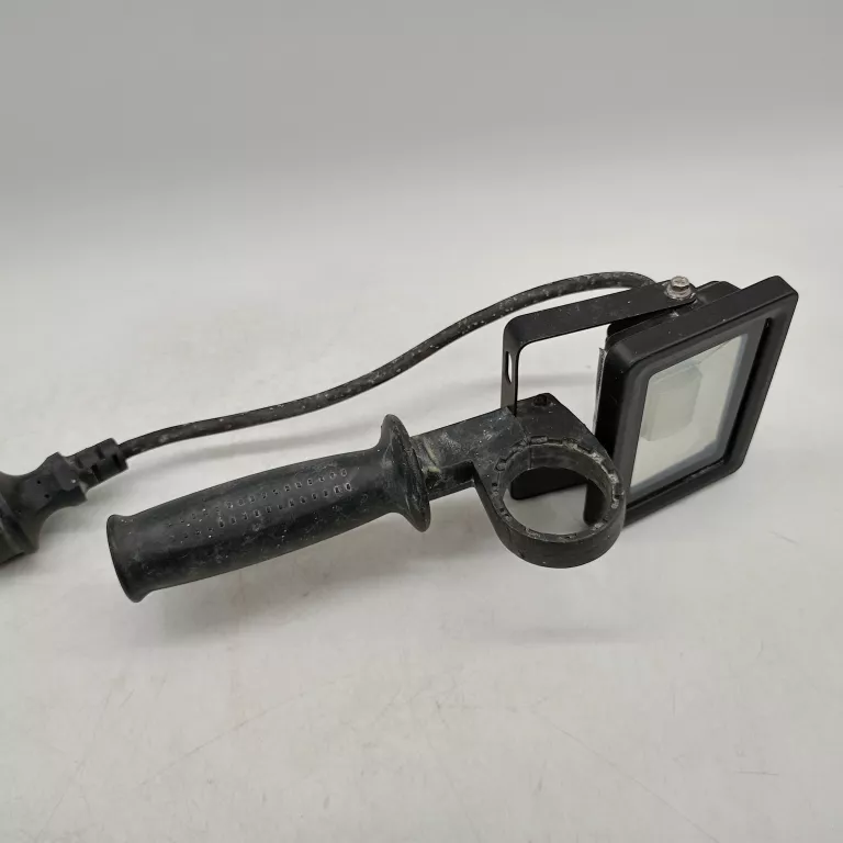 halogen-z-raczka-reflektor-led-10w-ip65-4000k-anslut-stan-11323-2