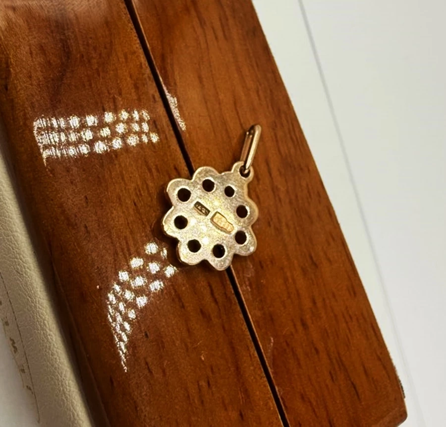 przepiekna-zlota-zawieszka-p585g-226cm200-material-dominujacy-223721-524288