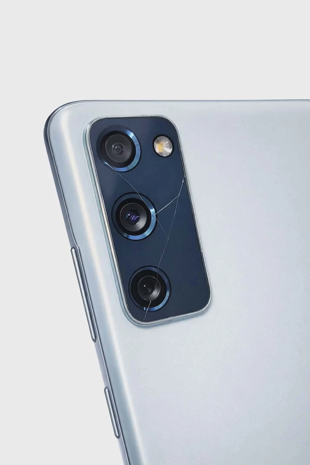 telefon-samsung-galaxy-s-20-fe-128-gb-etui-pekniecie-na-szybce-aparatu-stan-11323-2