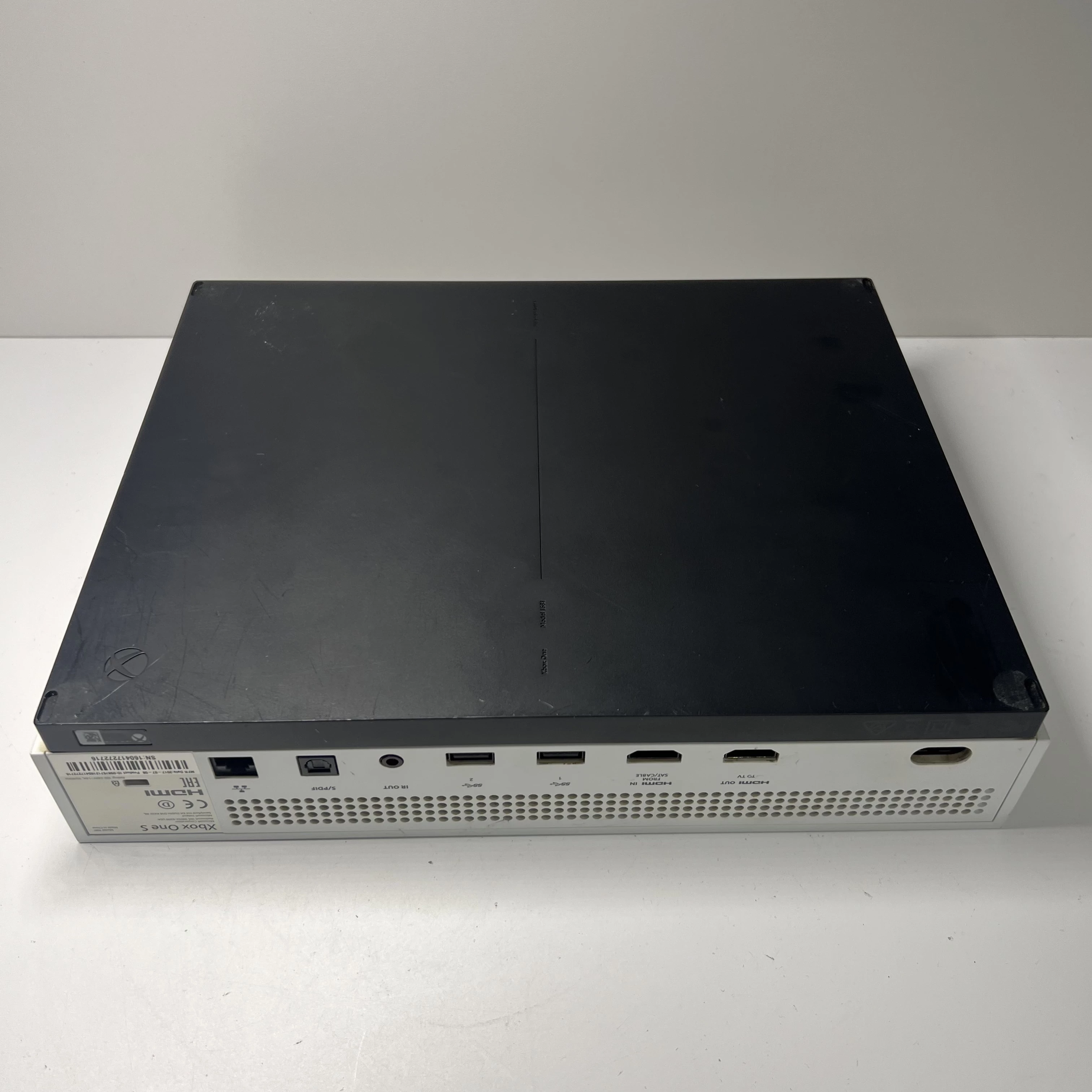 konsola-xbox-one-s-500-gbgraokablowanie-liczba-kontrolerow-w-zestawie-205994-225550