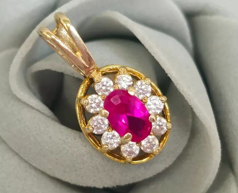 sliczna-zlota-zawieszka-biale-i-rubinowa-cyrkonia-p585-120g-2-cm-dl-plec-15851-1