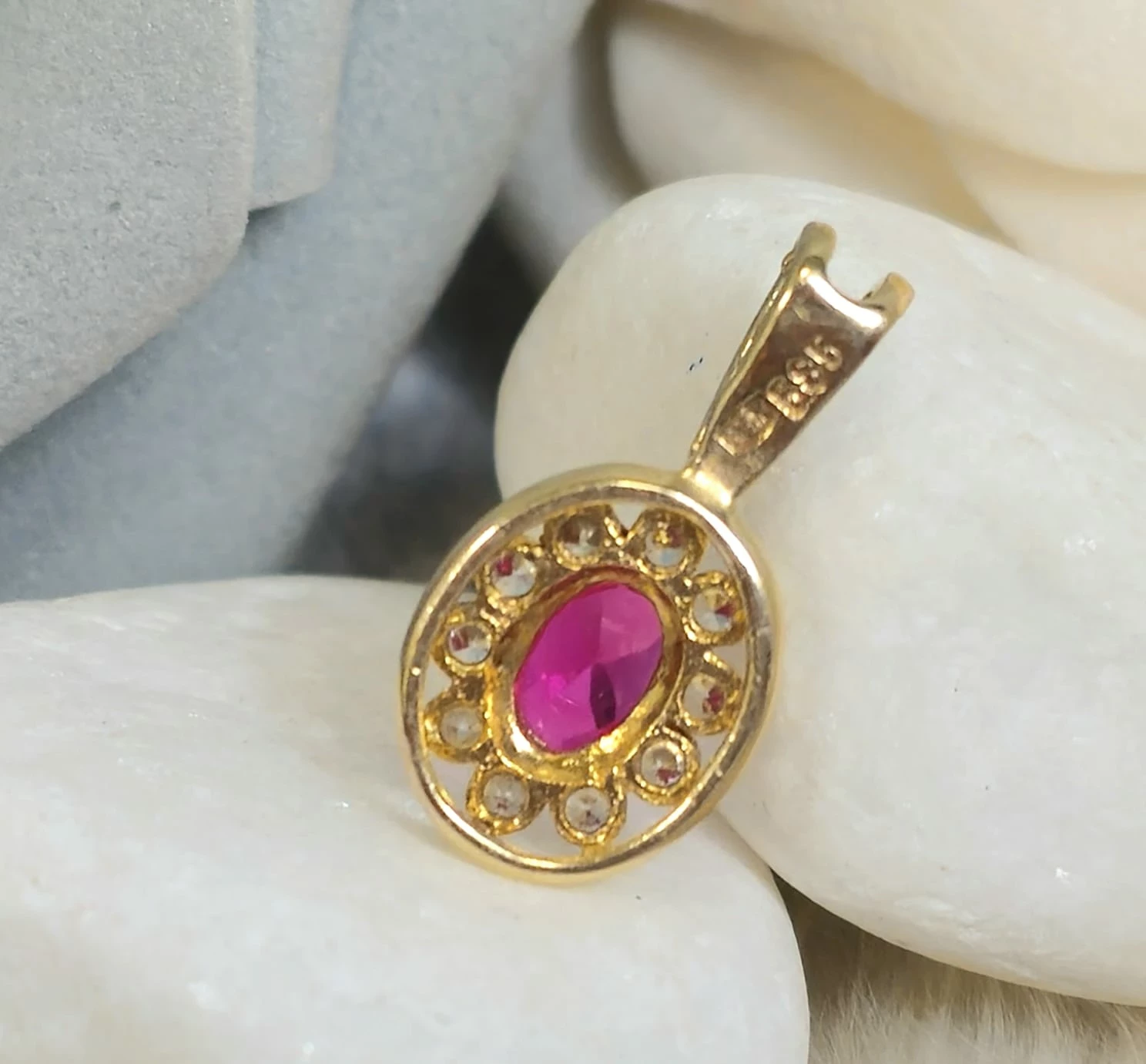 sliczna-zlota-zawieszka-biale-i-rubinowa-cyrkonia-p585-120g-2-cm-dl-rodzaj-2205-2