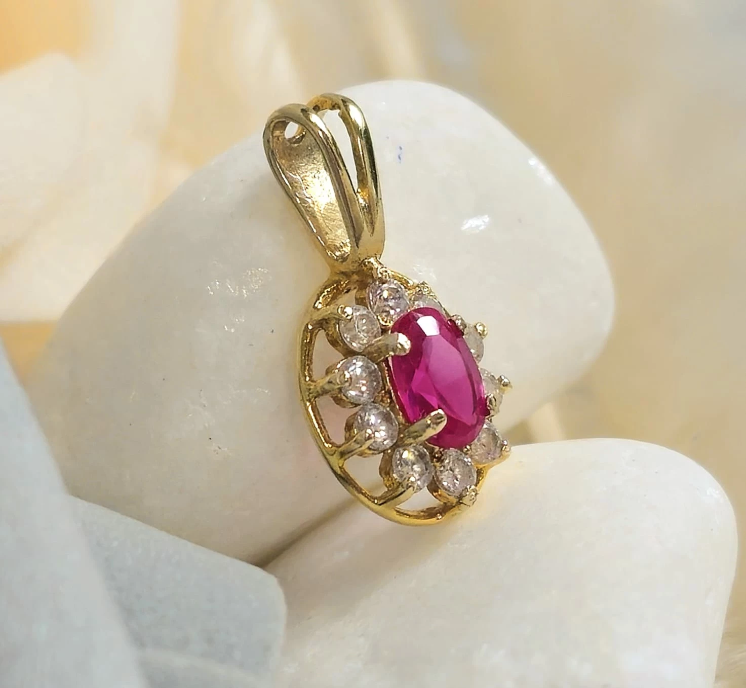 sliczna-zlota-zawieszka-biale-i-rubinowa-cyrkonia-p585-120g-2-cm-dl-marka-248811-958954